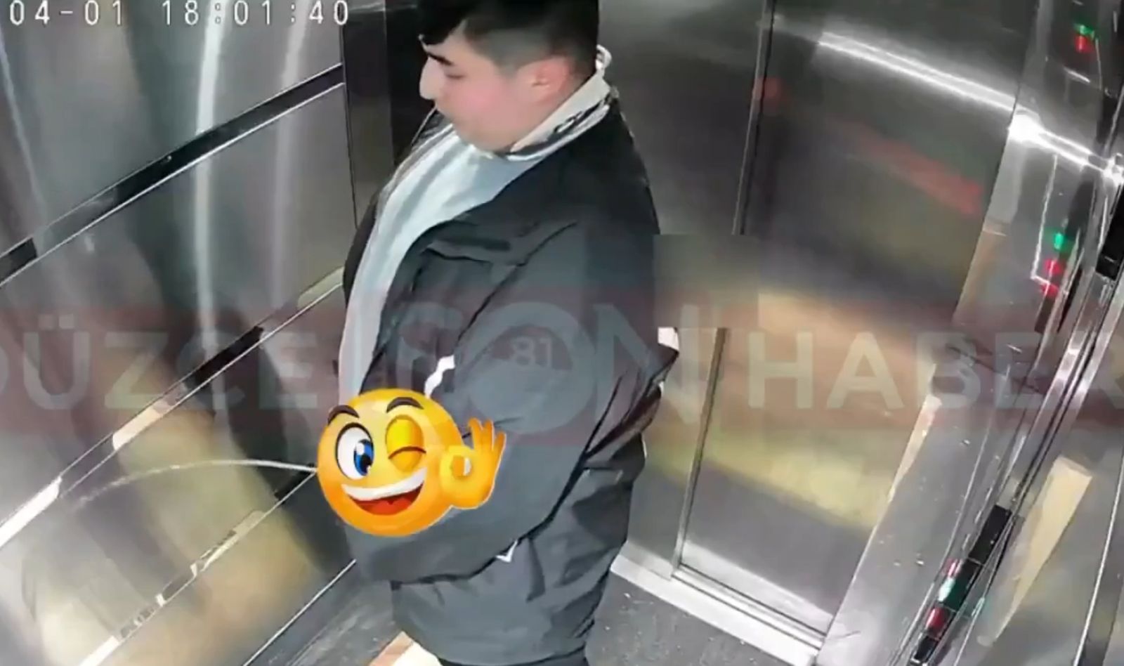 披薩配料變少…查監視器驚見「外送員偷吃」！還在電梯「掏鳥小便」離譜畫面曝