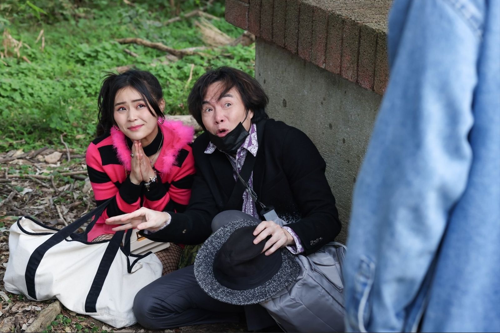 8點檔星二代性感網襪配熱褲成「辣台妹」　大22歲男星英雄救美！發展相依為命流浪生活