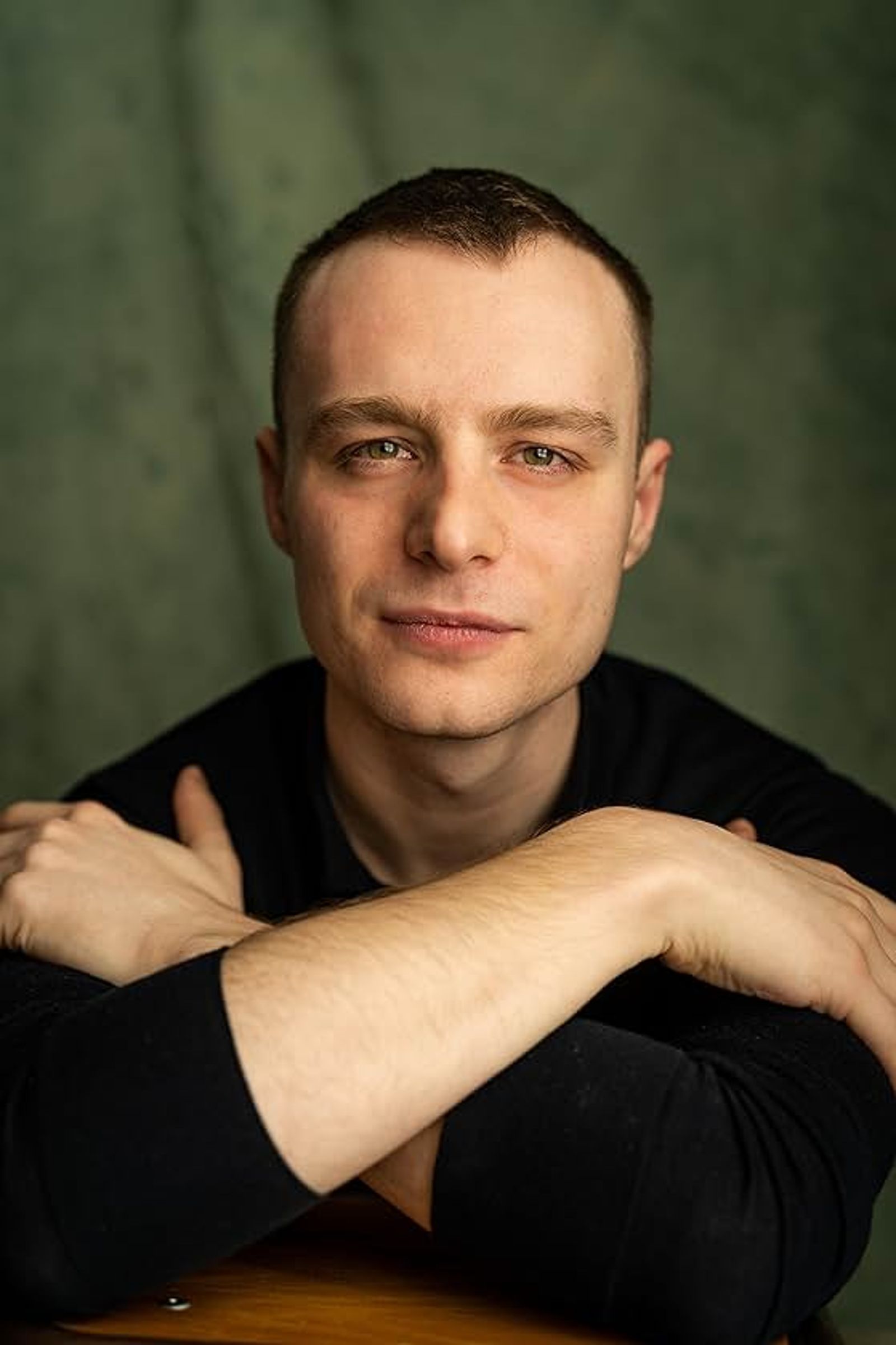 路克夏隆 (Luke Thallon)飾演奎若教授。翻攝IMDb