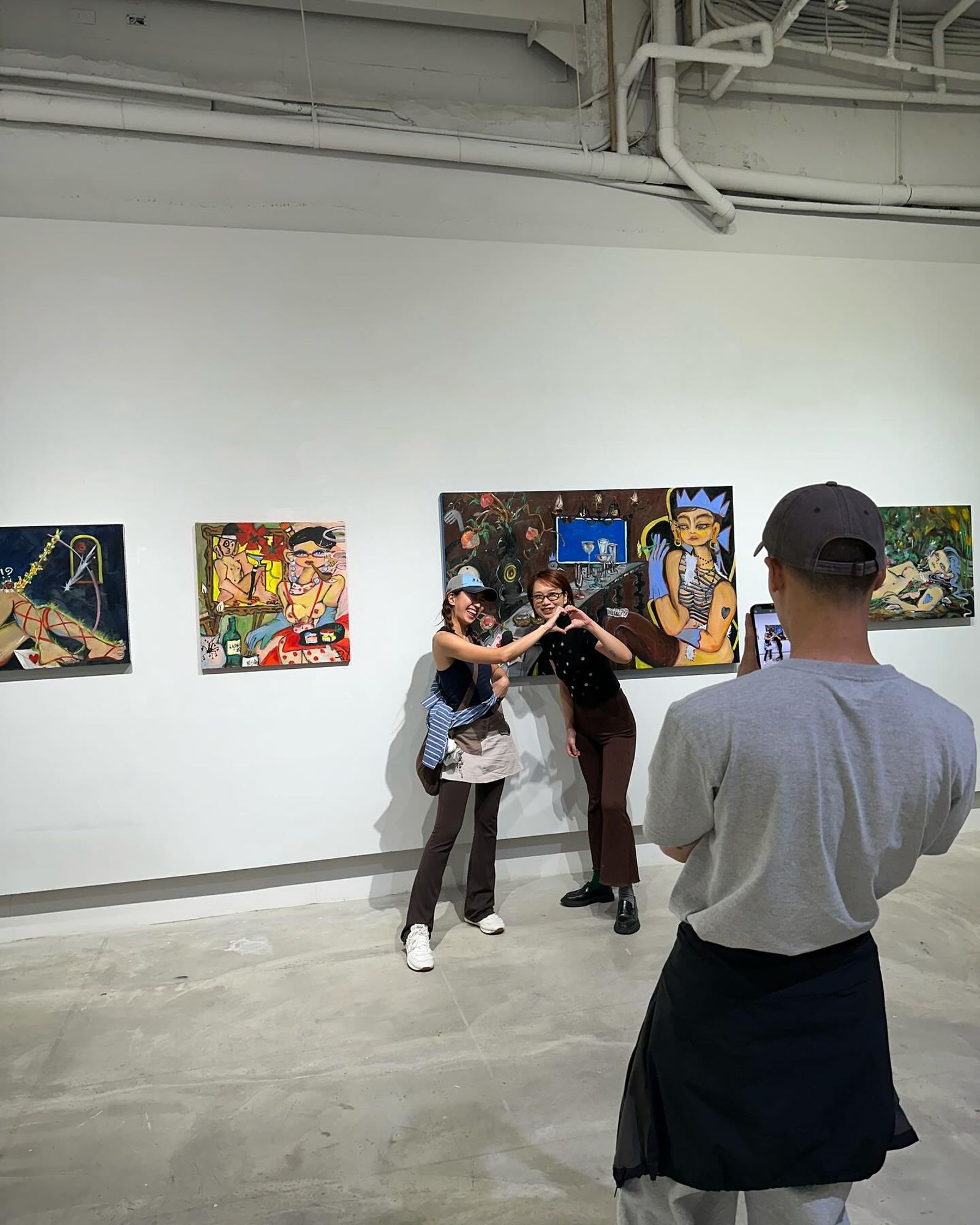 章廣辰IG上，出現與9m88一同看展覽的照片。翻攝＠zkuanchen IG