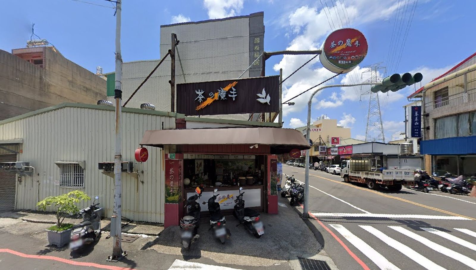 茶之魔手看板驚見簡體字「寶~渴了不?」 門市囂張回嗆遭炎上→緊急歇業了