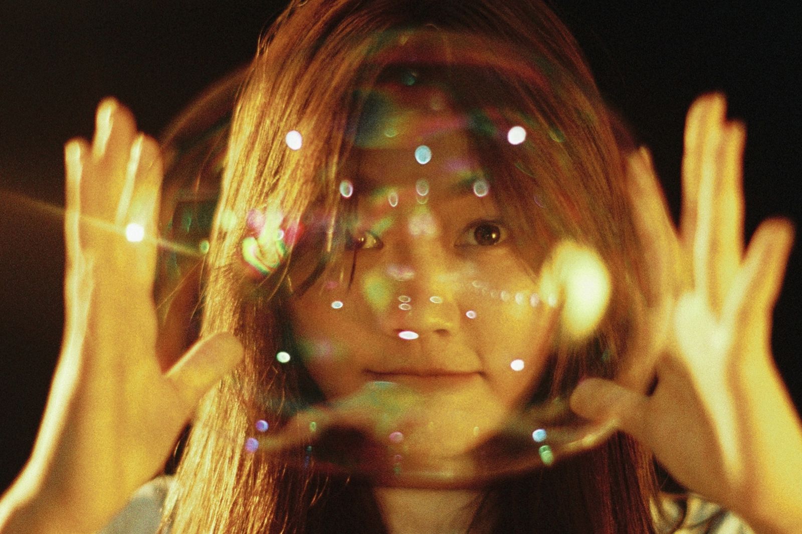 「痰唱歌手」誕生！她強忍身體不適　錄音室裡邊唱邊吐痰