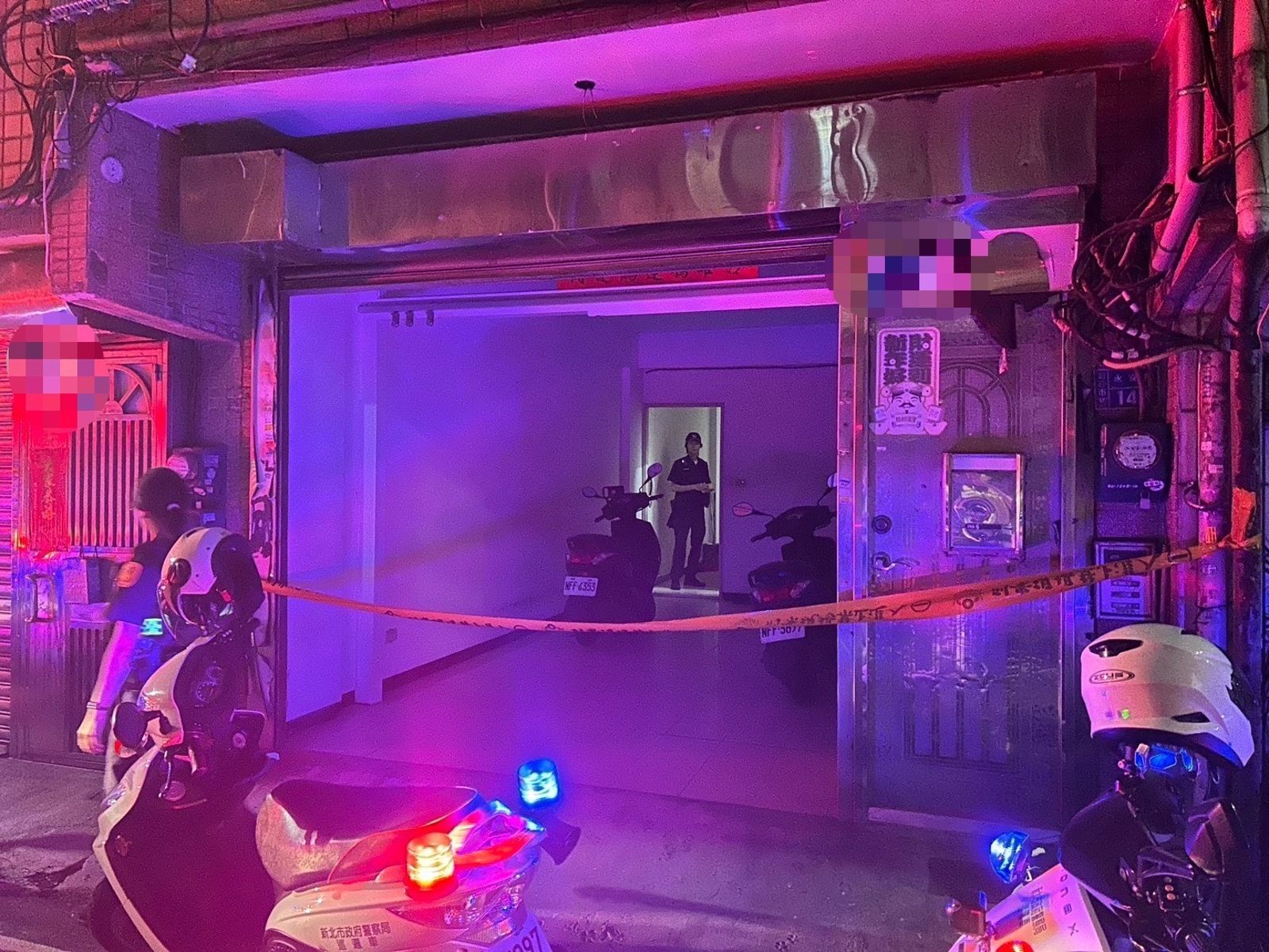 新莊驚傳凶殺案,警力封鎖現場採證中。圖/翻攝畫面