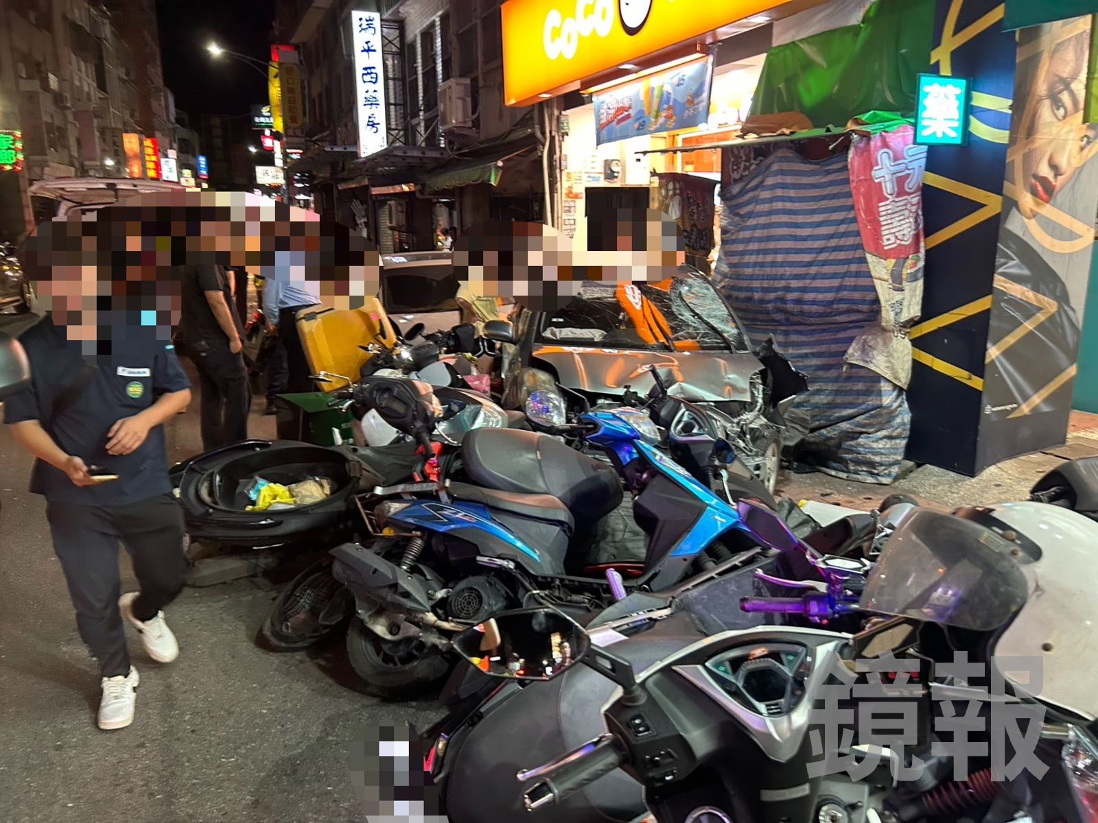 影／情敵偶遇分外眼紅　飛車追逐釀追撞波及無辜路人