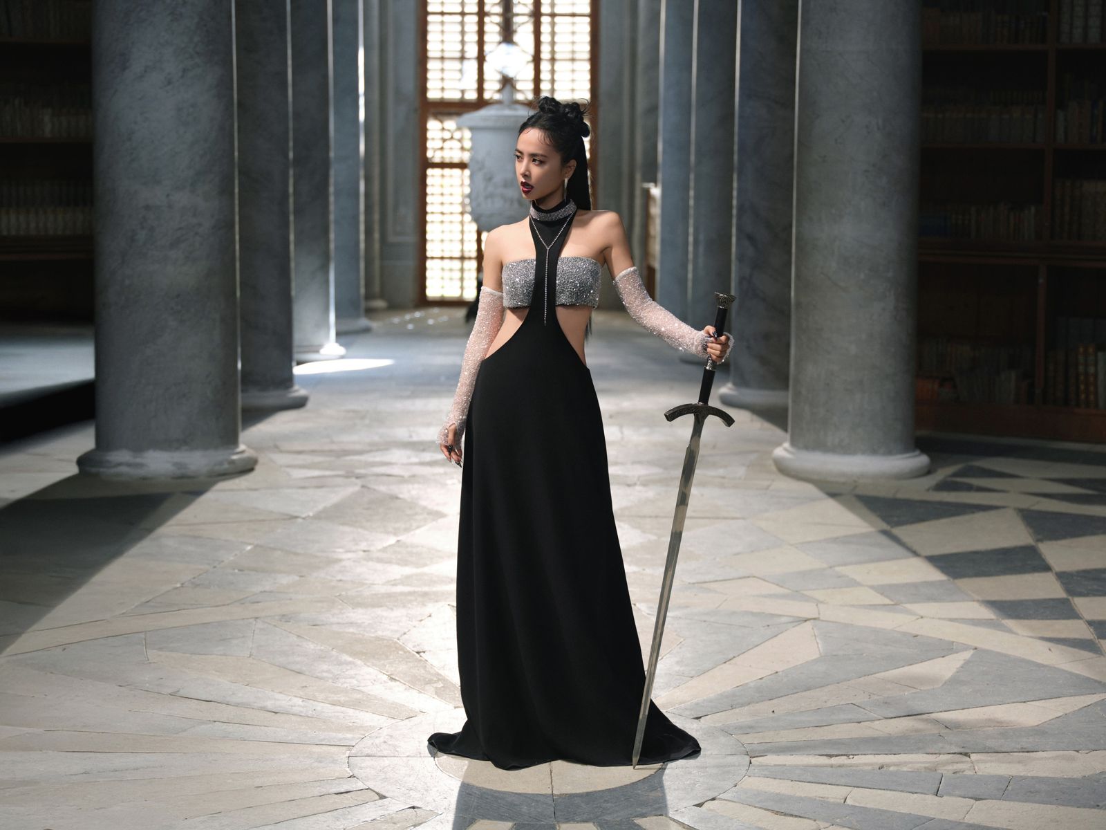 JOLIN擔任這次〈布拉格廣場〉單曲製作人,親自操刀改編。凌時差提供