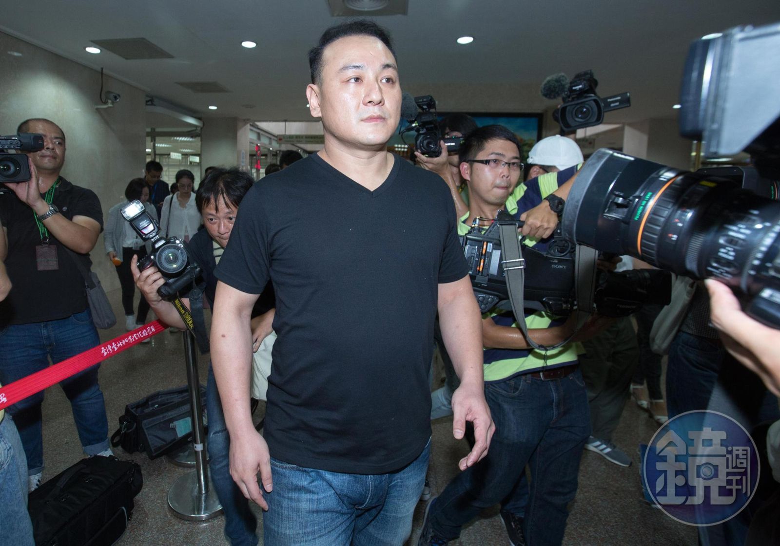 「白狼」愛子張瑋侵佔千萬判刑定讞人不見了！北檢發布通緝