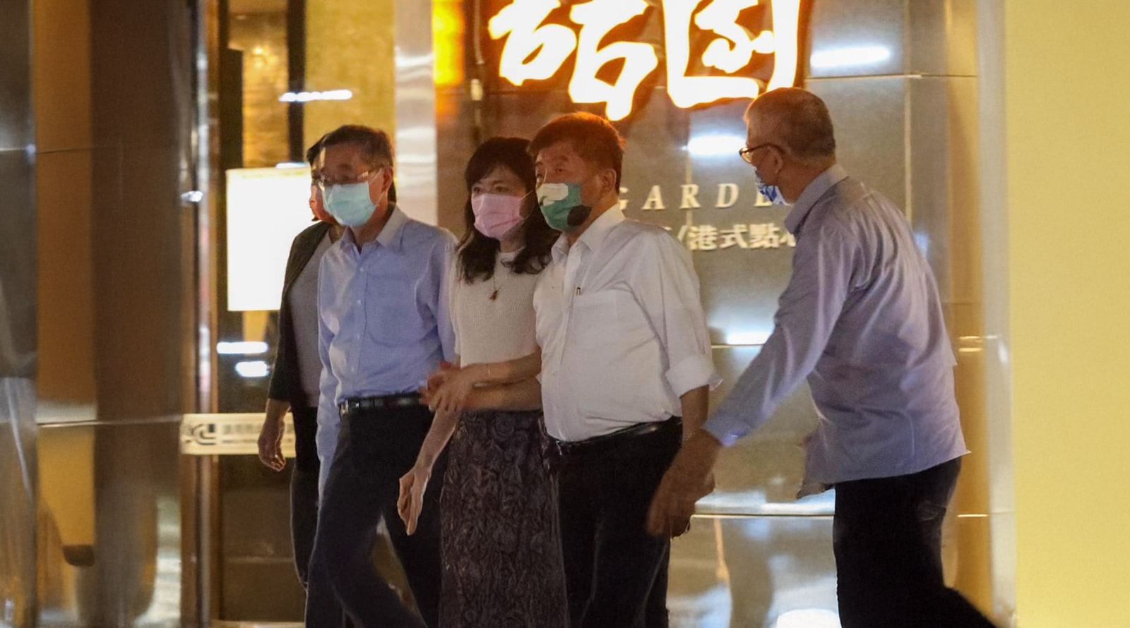 陳時中喆園聚餐遭狗仔偷拍,後來被徐巧芯拿來加油添醋作文章。圖/翻攝自網路