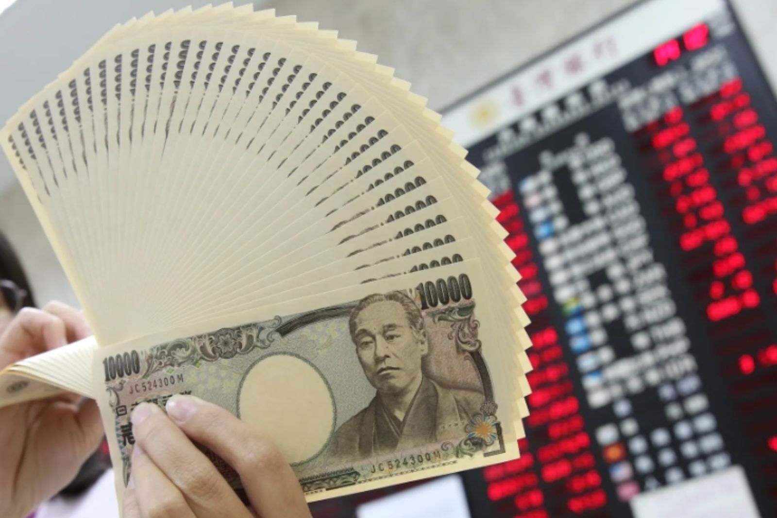 靠穩健投資滾出600萬!他見同事「手機1畫面」秒崩潰:我是傻瓜…背後慘痛代價曝