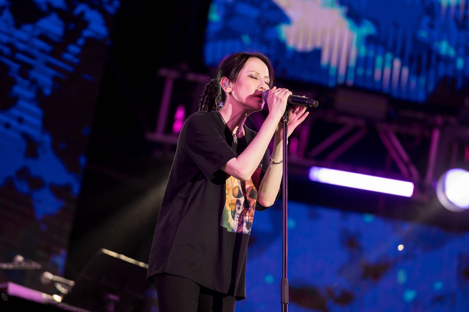 瘋狂粉絲祼身示愛！楊乃文現身台東真實反應曝光