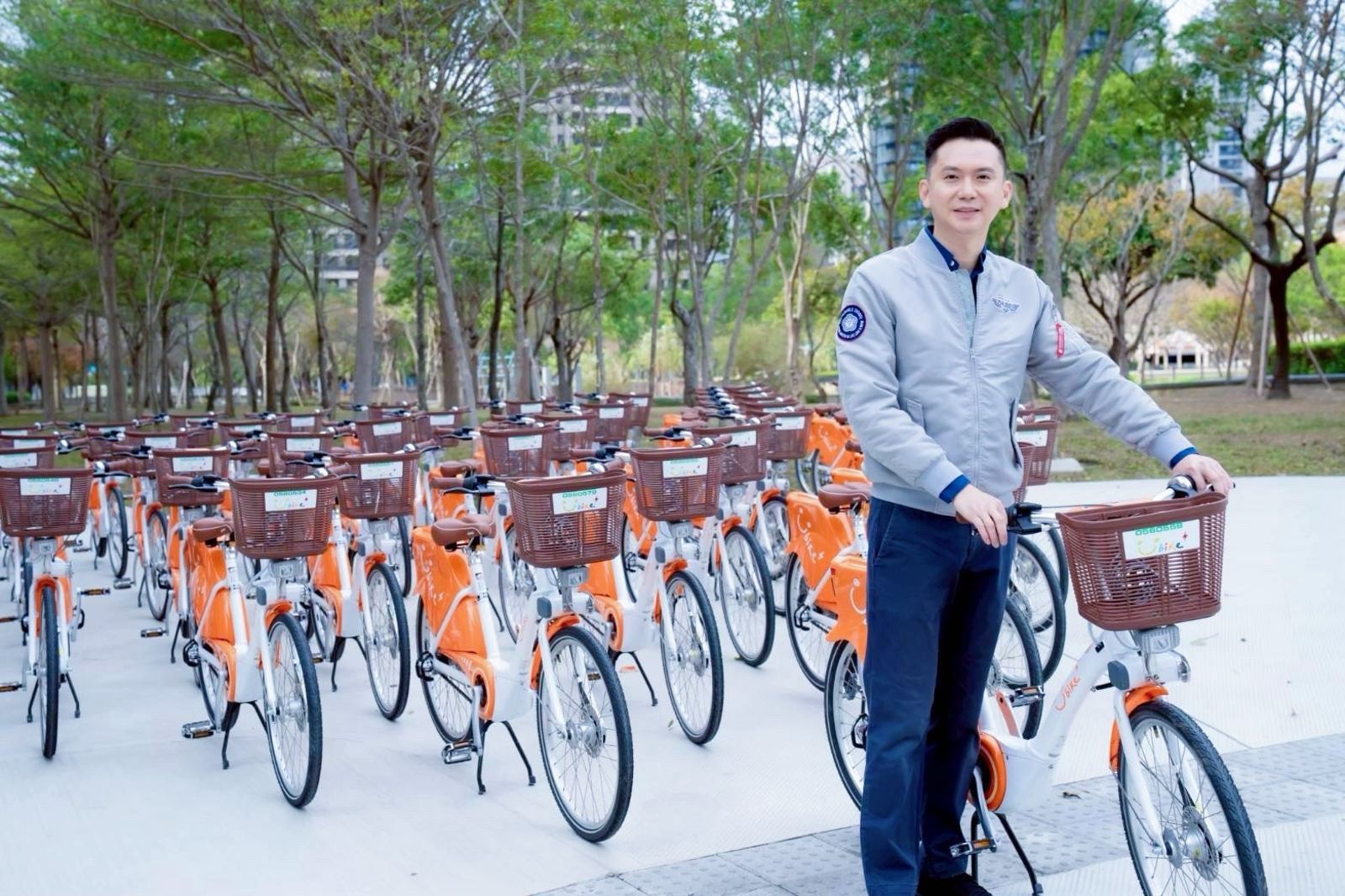 鄭朝方拋大眾運輸政見 宣布13鄉鎮廣設YouBike站、30分鐘內免費