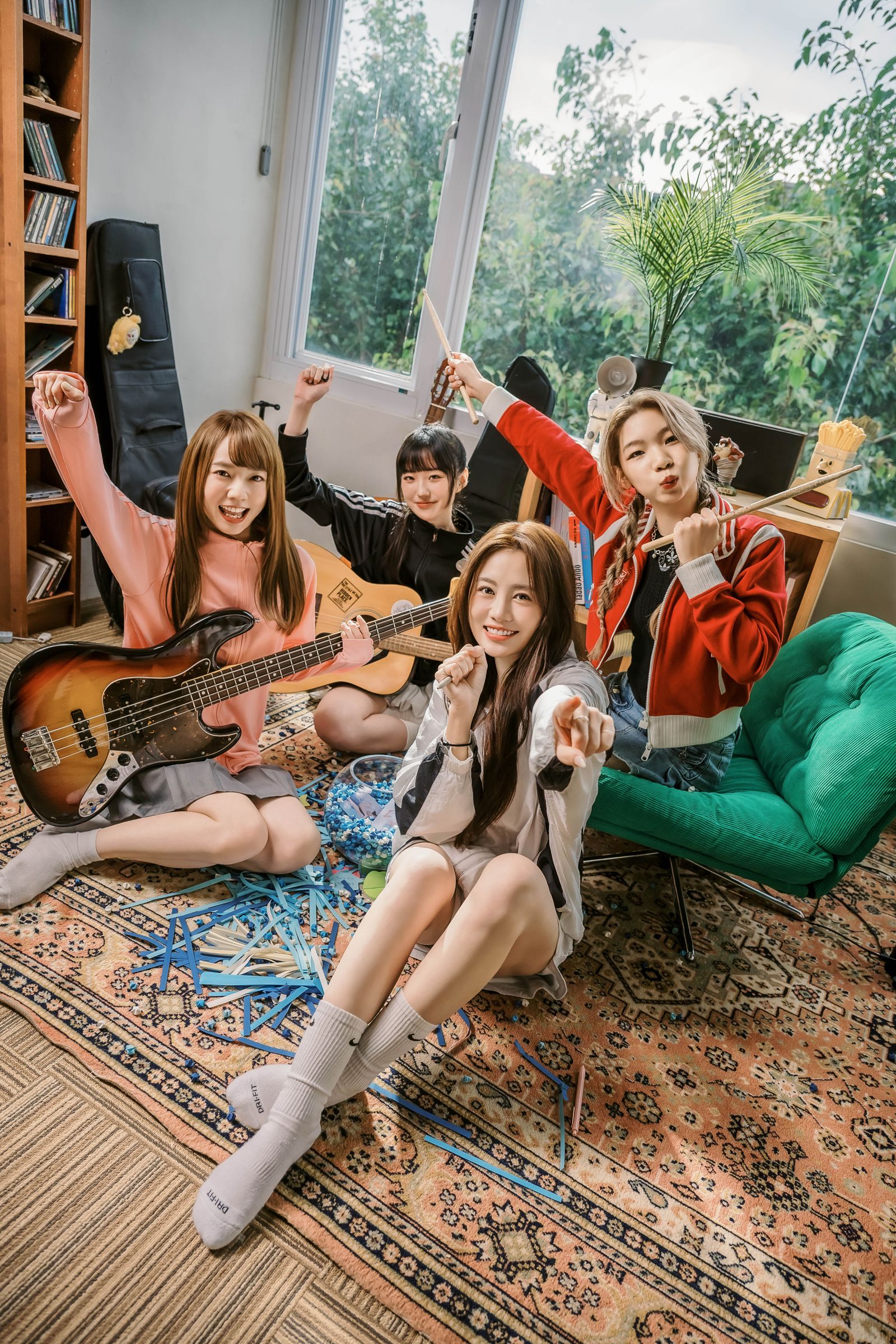 SmileDash推出首支單曲〈My Day〉宣告出道。富現音樂提供