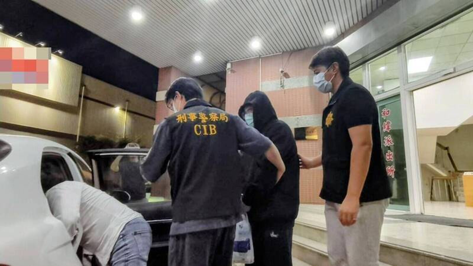 台南地院法官裁定李碩彬（中）羈押台南看守所。讀者提供