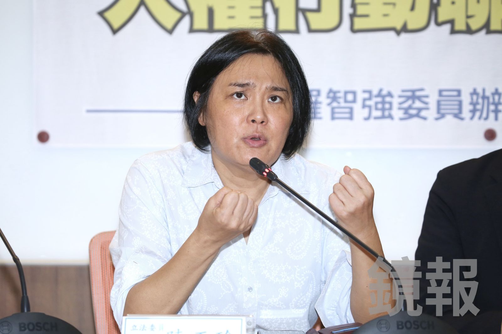 陳玉珍則說，收到不只一位陸配遇到骨肉分離危機，求助無門的陳情案，就連從來沒在大陸報戶口，僅僅是在大陸出生的台灣之子也被要求補交證明。（圖／董孟航攝）