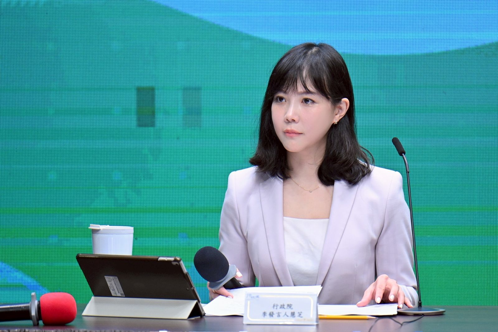 立法院通過停砍公務人員年金　行政院嘆：年改7年階段性成果將前功盡棄