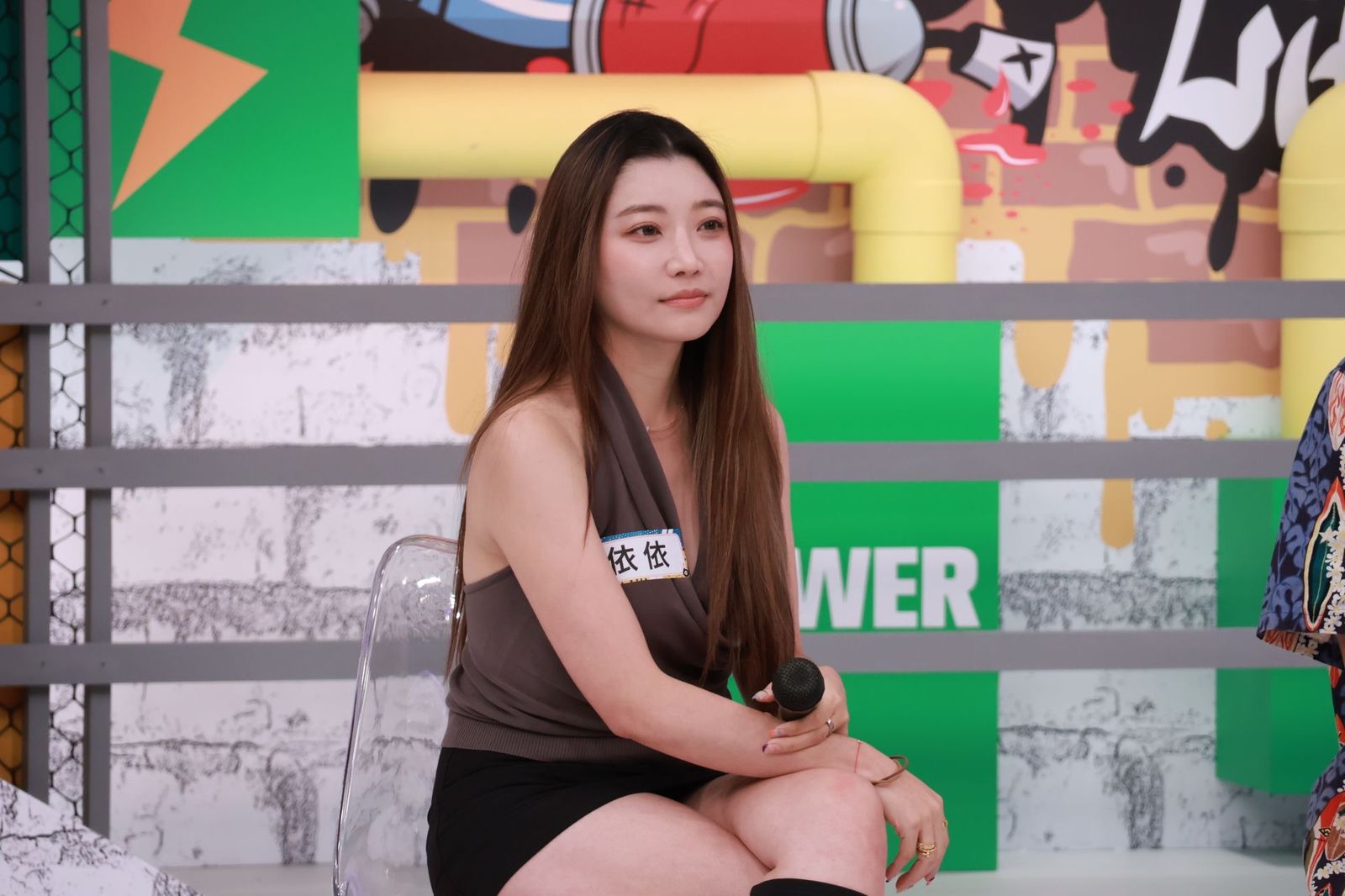 依依爆納豆戀愛初期「假裝不認識」!節目驚喜成演技考驗:怕看出昨晚睡一起