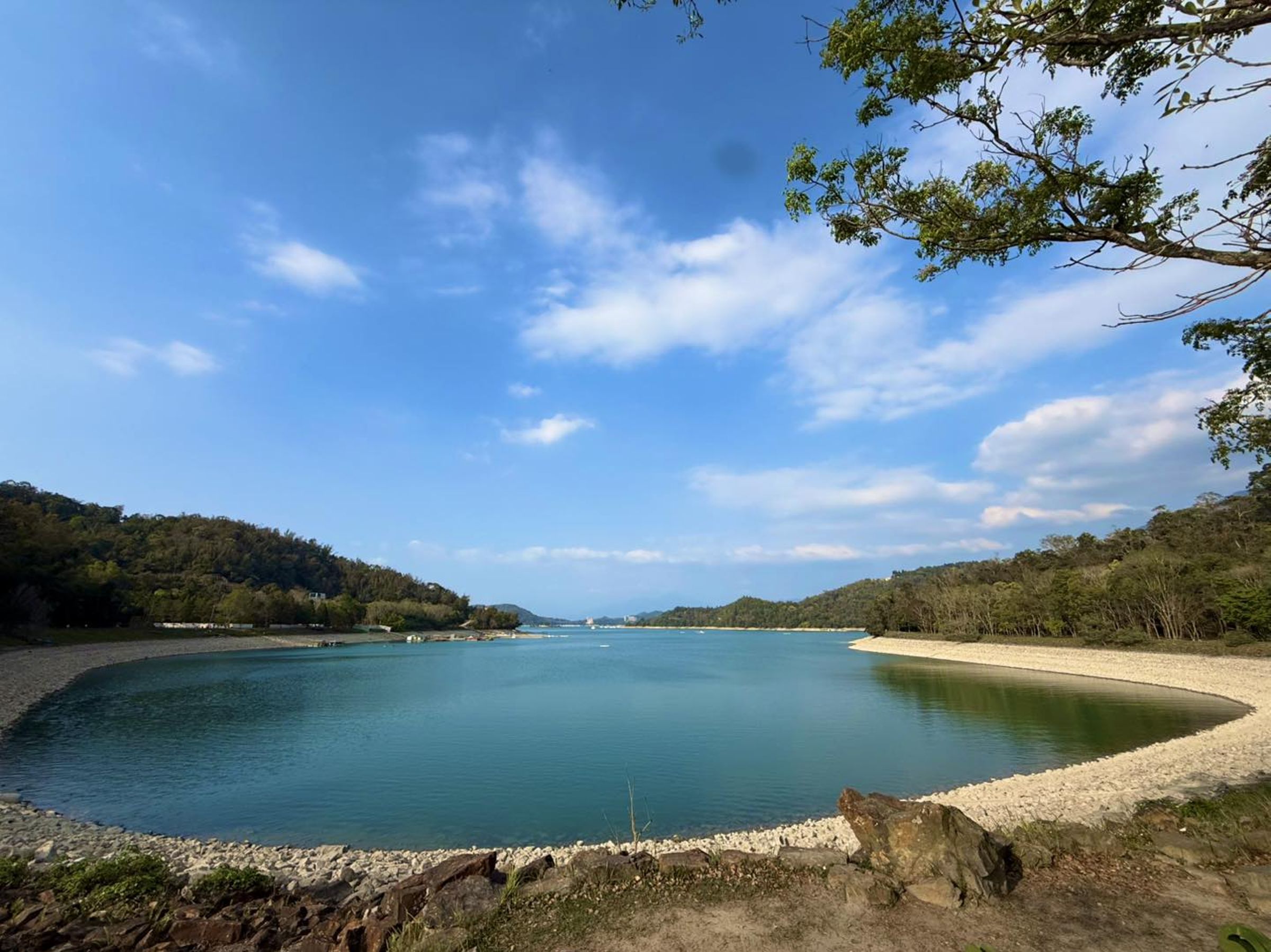 日月潭「九蛙疊像」全露臉！全台12水庫慘跌破4成　氣象局示警：75年最乾冬季