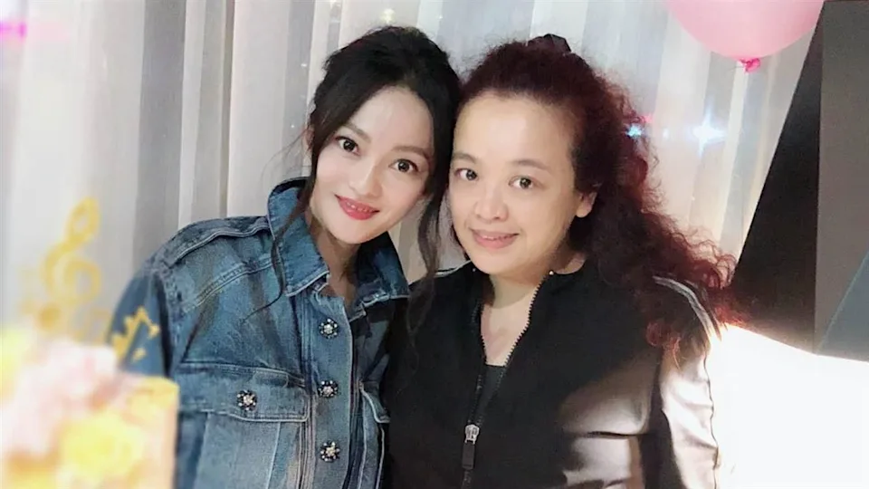 張韶涵淚別10多年摯友!悲喊「生命裡無可取代的夥伴」 至今仍不相信她離開