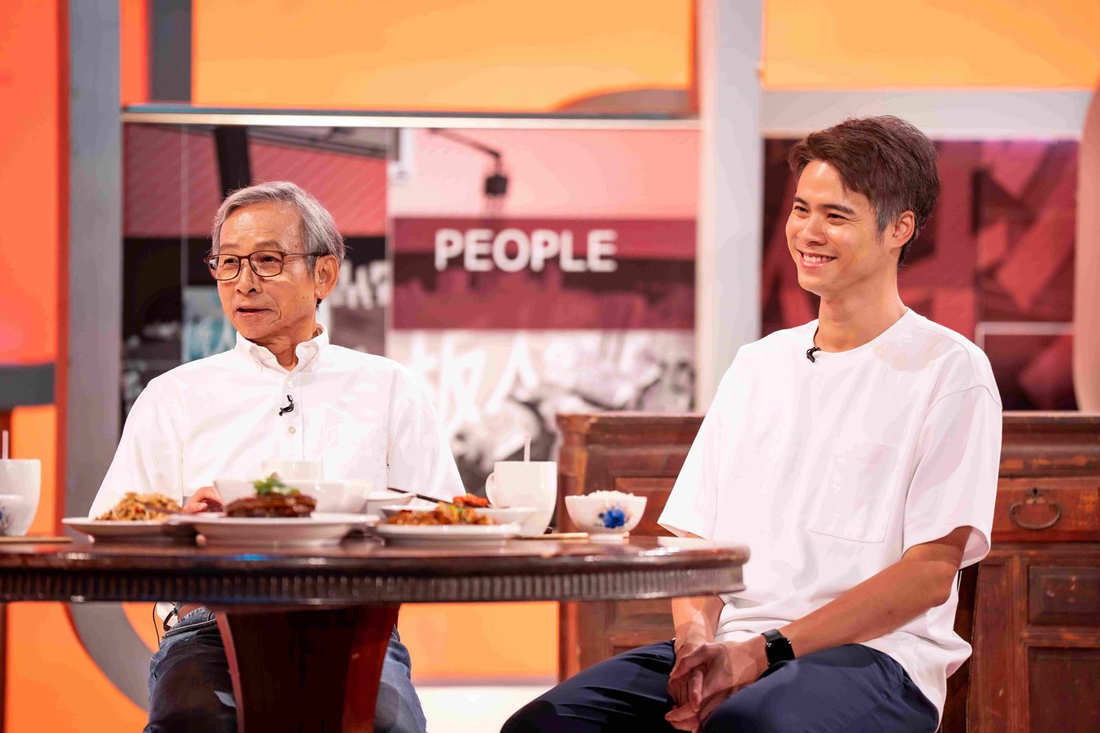 吳定謙兒子抓周 吳念真把場記板丟掉:抓這就打斷你的手