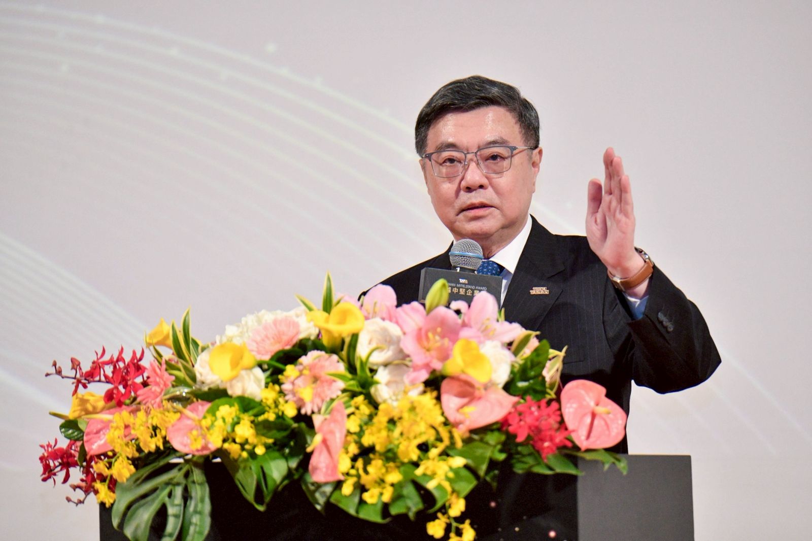 府院傾向不副署財劃法？卓榮泰深夜發聲：將善盡「民主憲政守門人」職責　