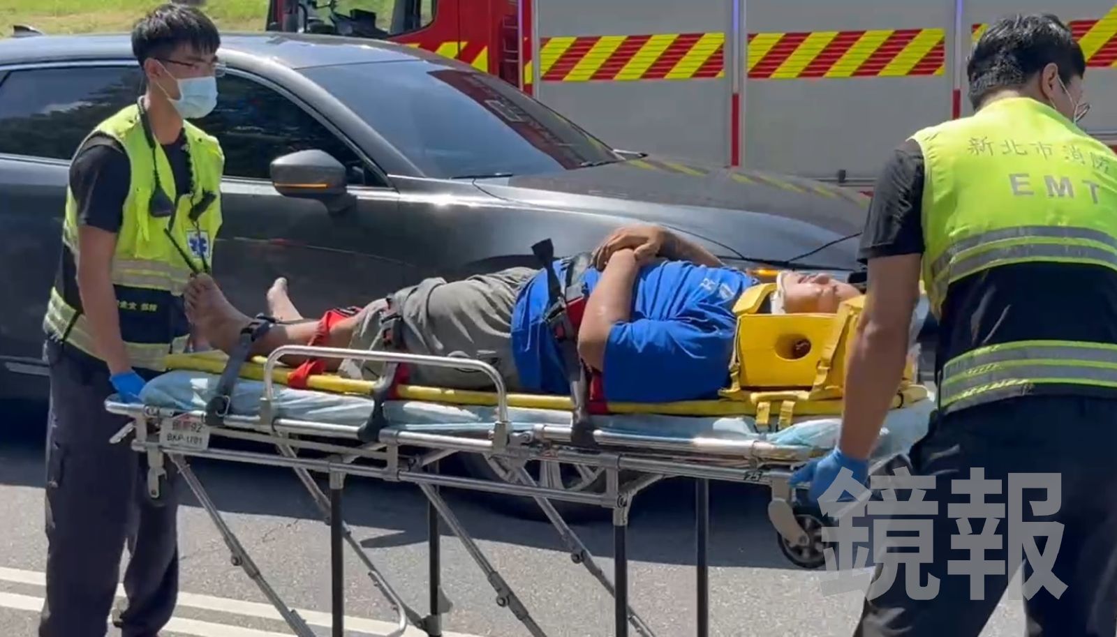 小貨車駕駛脫困送醫。翻攝畫面