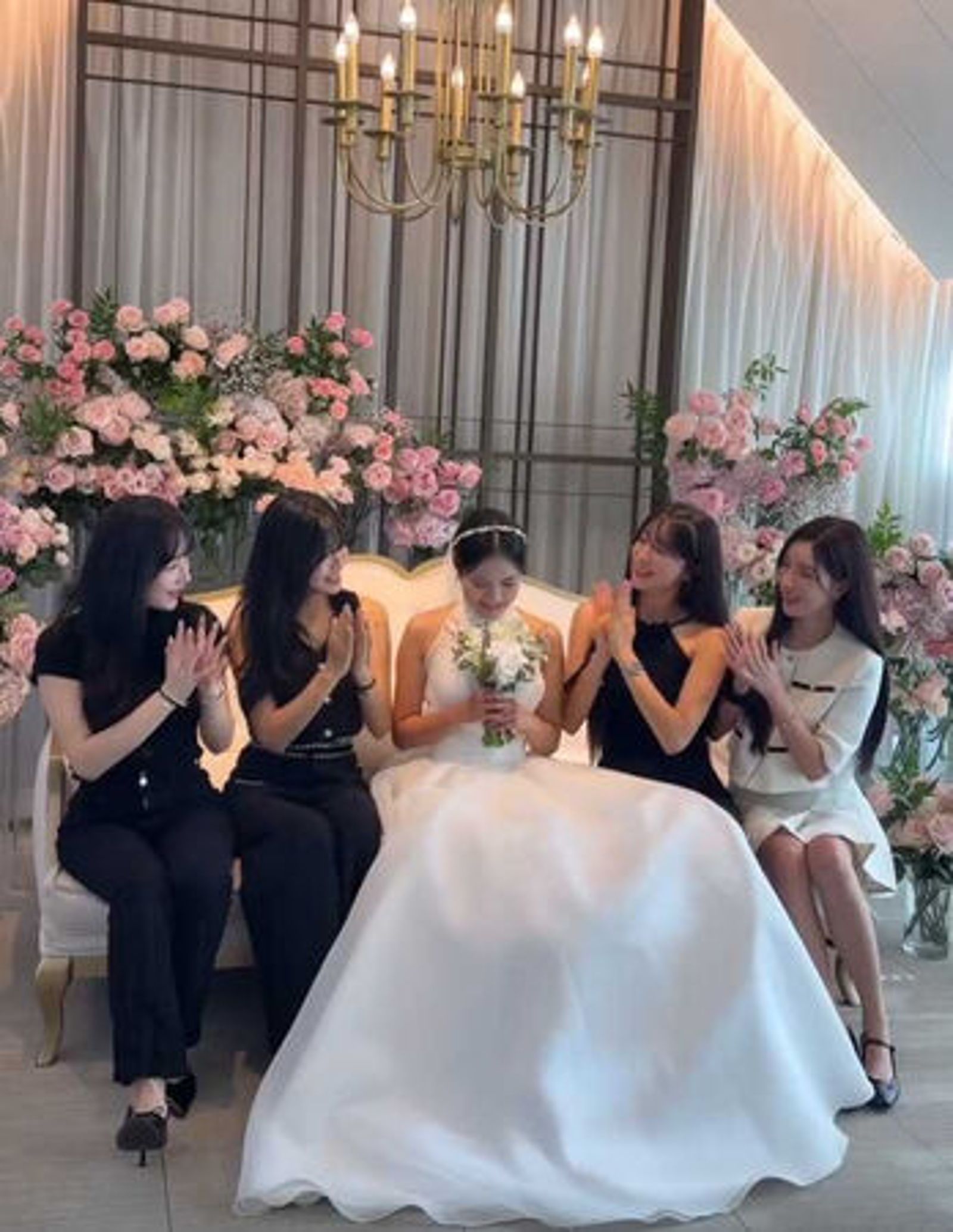 啦啦隊女神們齊聚Sharon婚禮。翻攝安芝儇IG