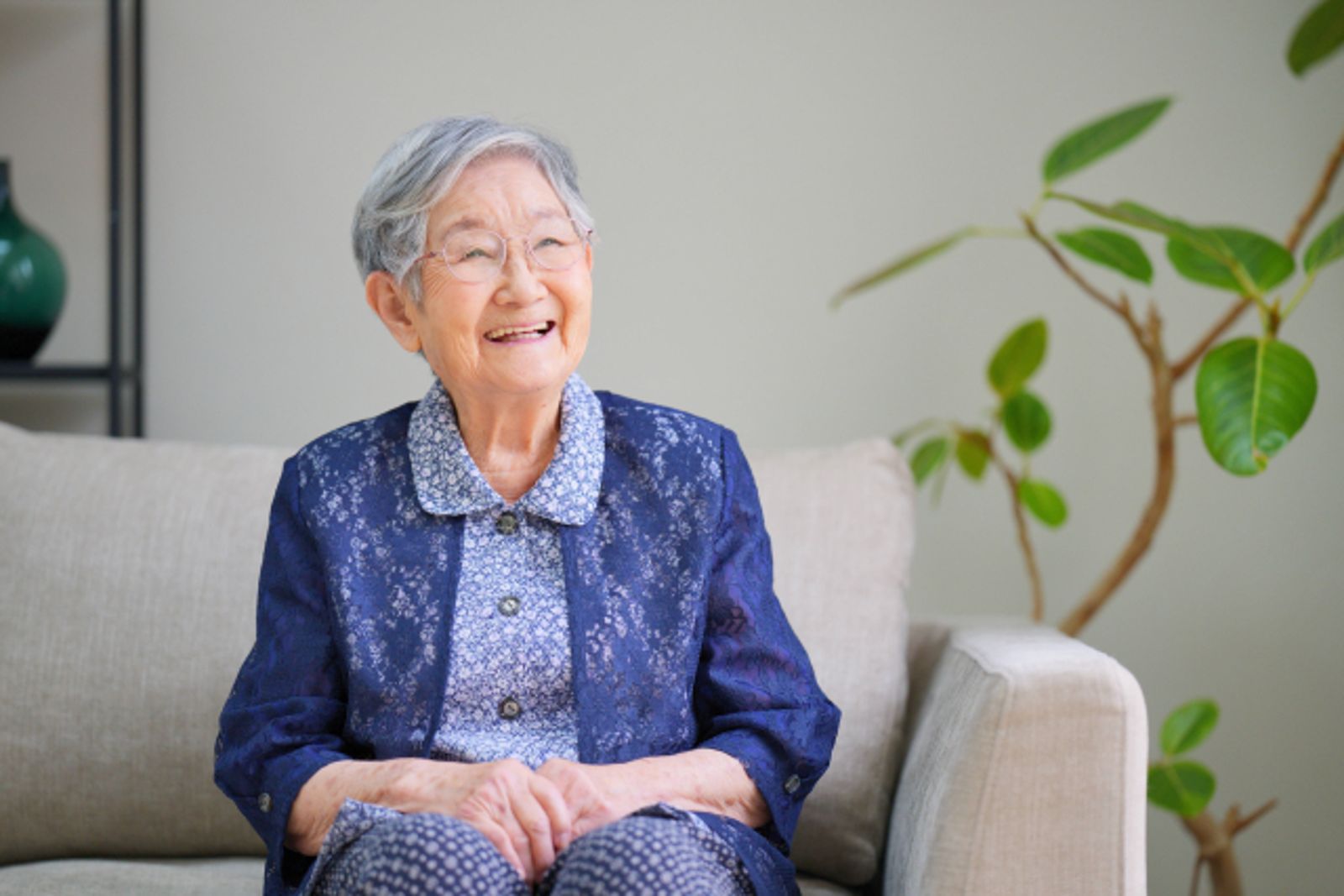 有錢也不敢張揚！67歲退休包租婆婦月收8萬　目睹鄰居「這下場」選擇裝窮