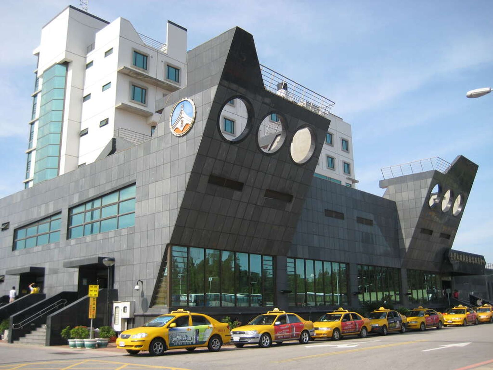 跟通緝犯同船!旅客傻眼 中國無預警突送10台籍詐團回國