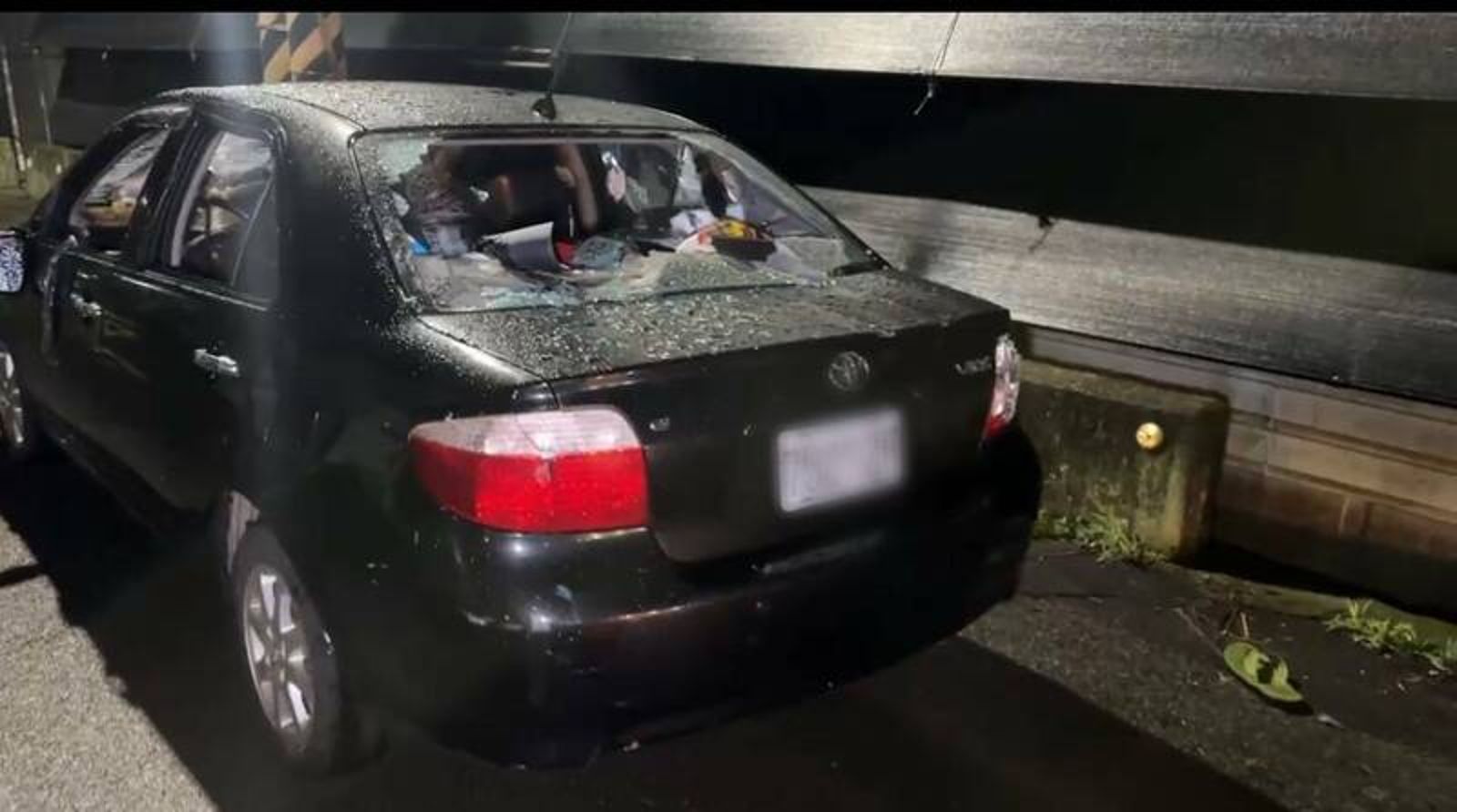 土地糾紛惹禍！男子砸親戚3部車　再「出征」竟被按在地上摩擦