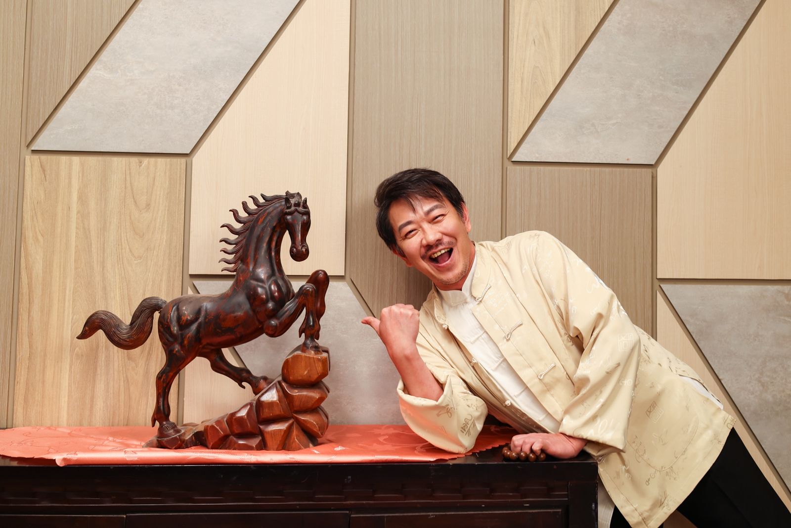 54歲8點檔男星消失一年半!震撼揭「差點截肢」內幕 投資失利負債悲吐:好幾次撐不下去