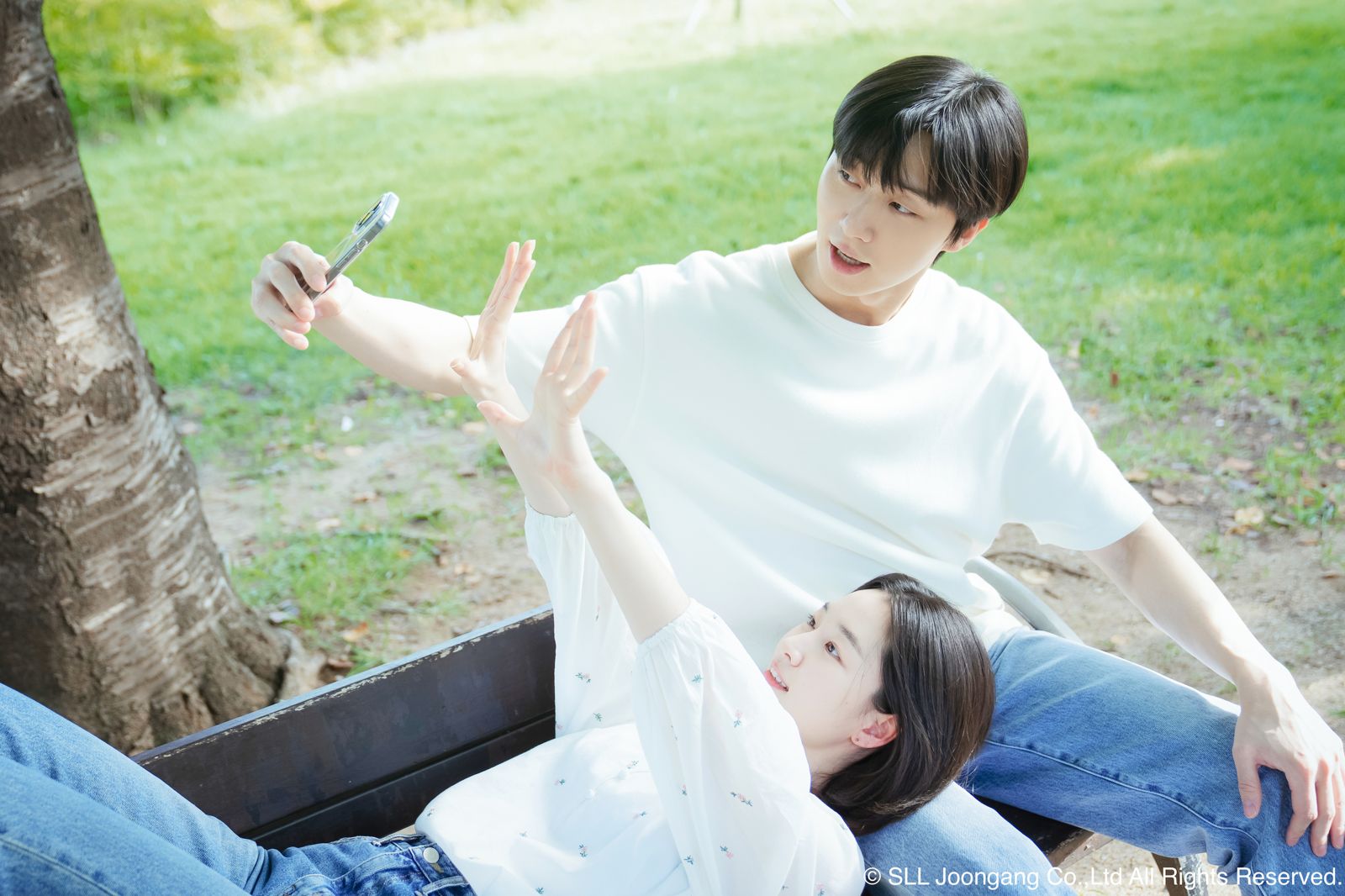 敘俊(右)和元志安化學反應十足,兩人若即若離的關係引起觀眾熱議。Hami Video提供