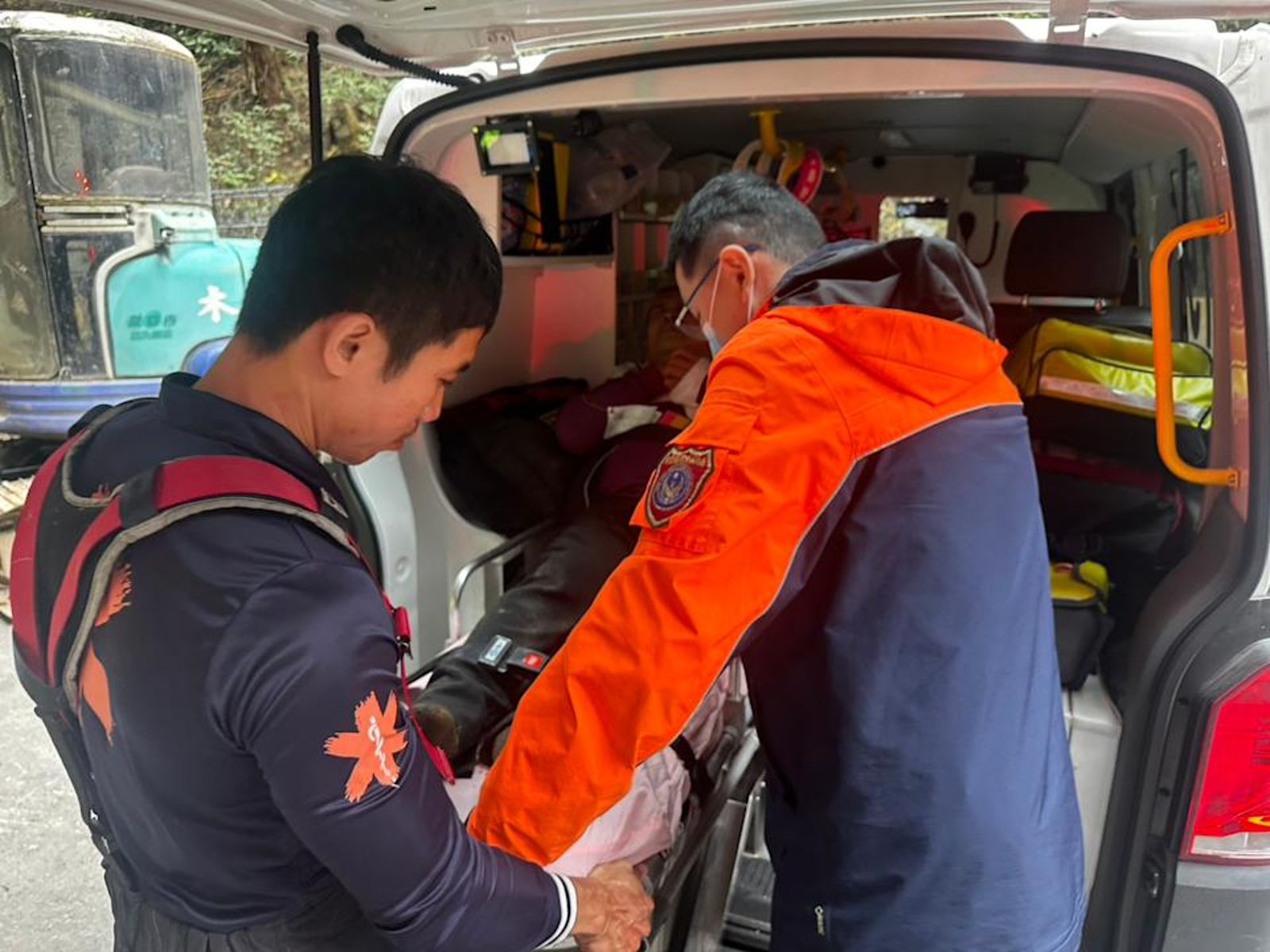 南投杉林溪遊園巴士翻落邊坡　8傷者送醫名單曝