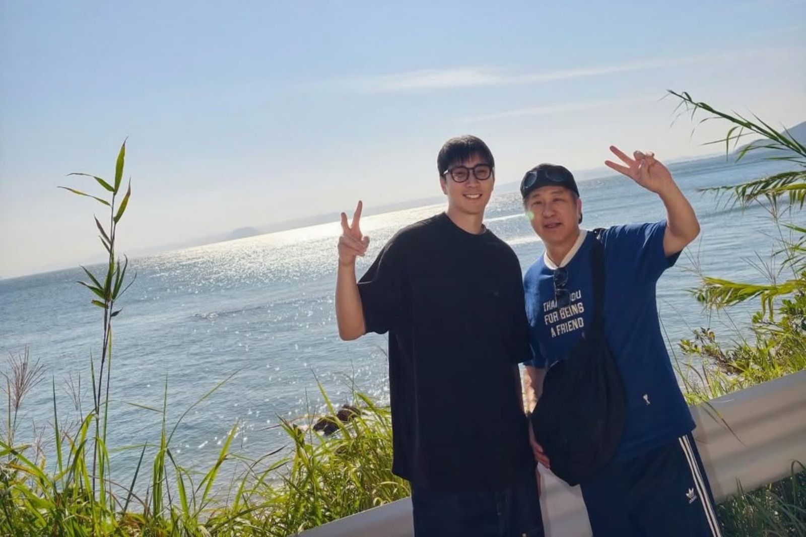 胡釋安與爸爸胡瓜合照。圖/翻攝自Instagram @whoshawnhu