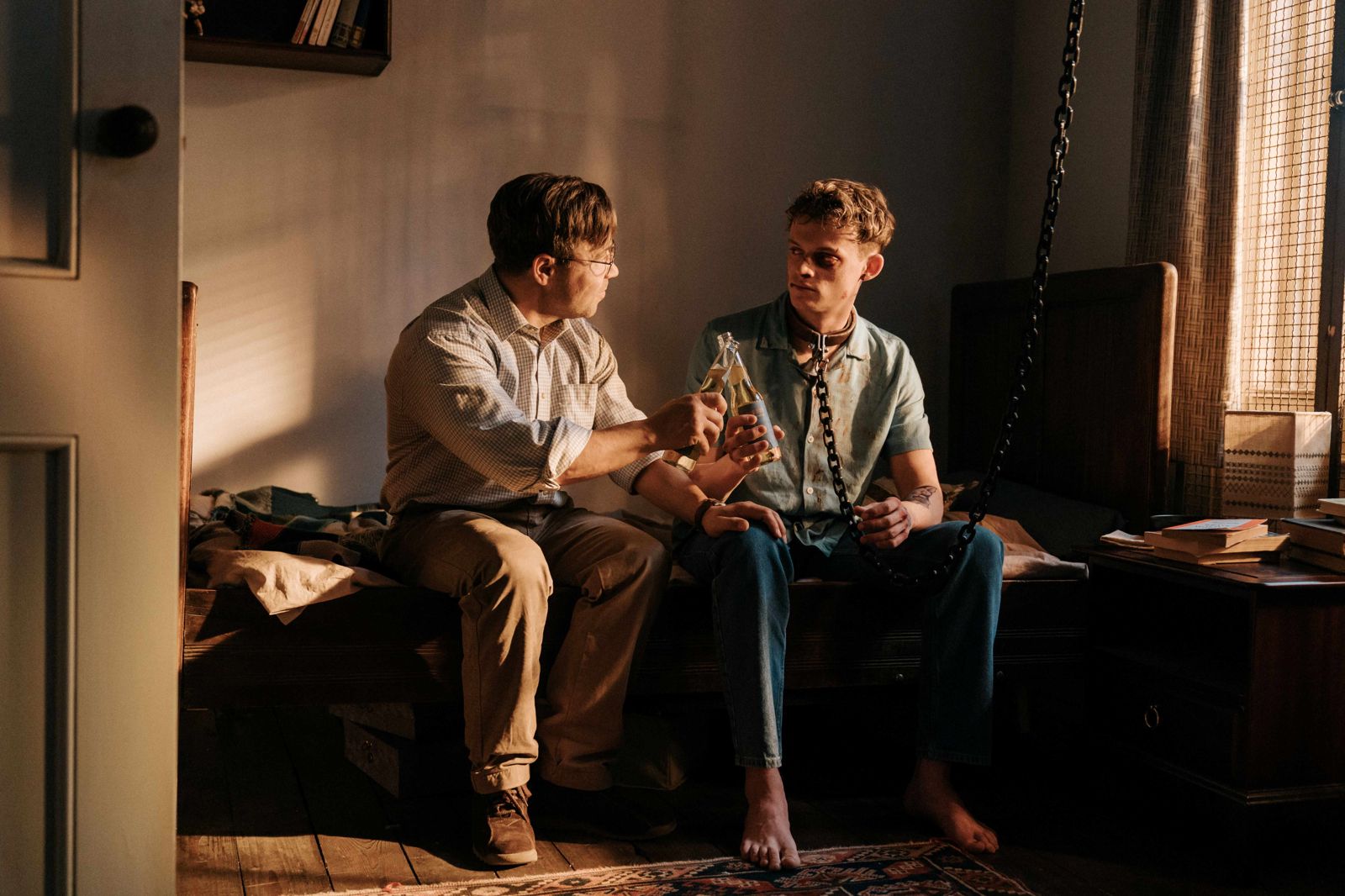 英國問題少年脖子上鍊關在房間！《你罪乖》驚悚展開「乖孩子實驗」　竟強迫看抖音洗腦