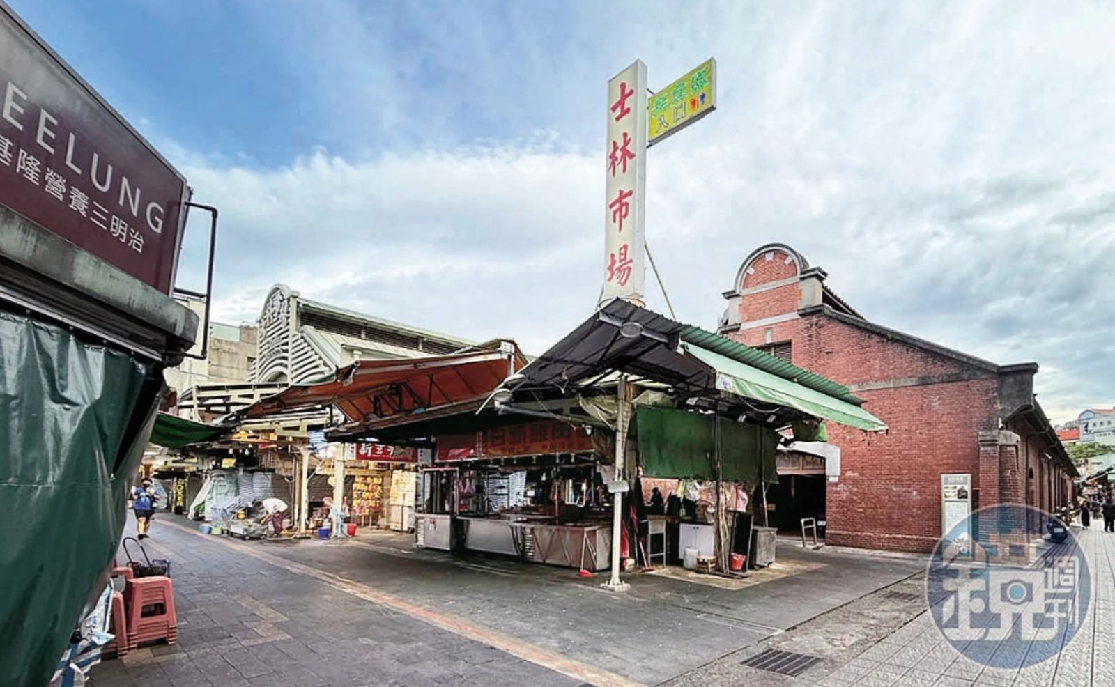 士林夜市陳姓攤商指控於圖中地點擺攤時，遭人強索保護費還被毆打掀攤。鏡週刊