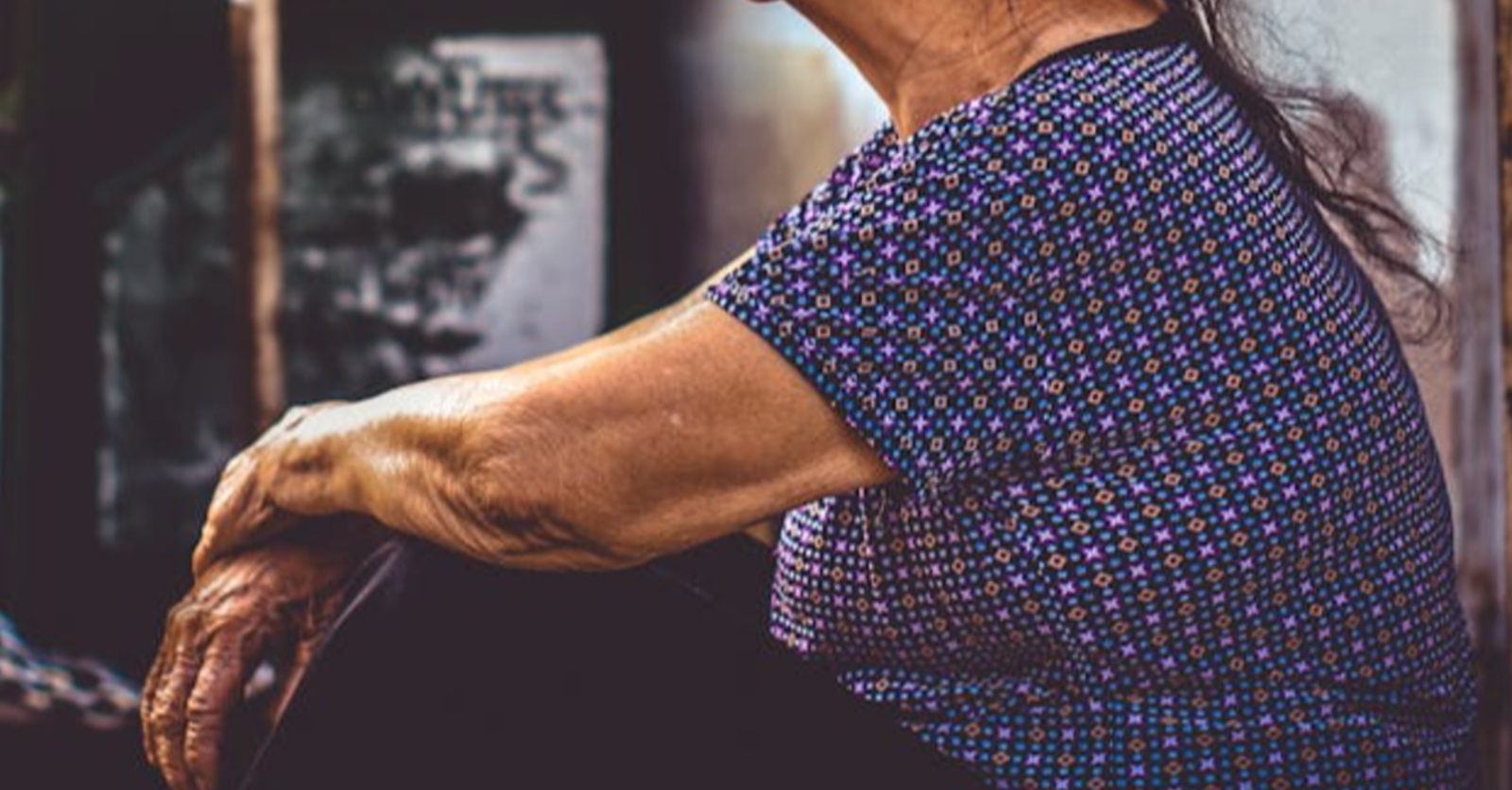 生母拋家棄子多年卻阻撓收養　兩成年兄弟控訴「她回來只為要錢」