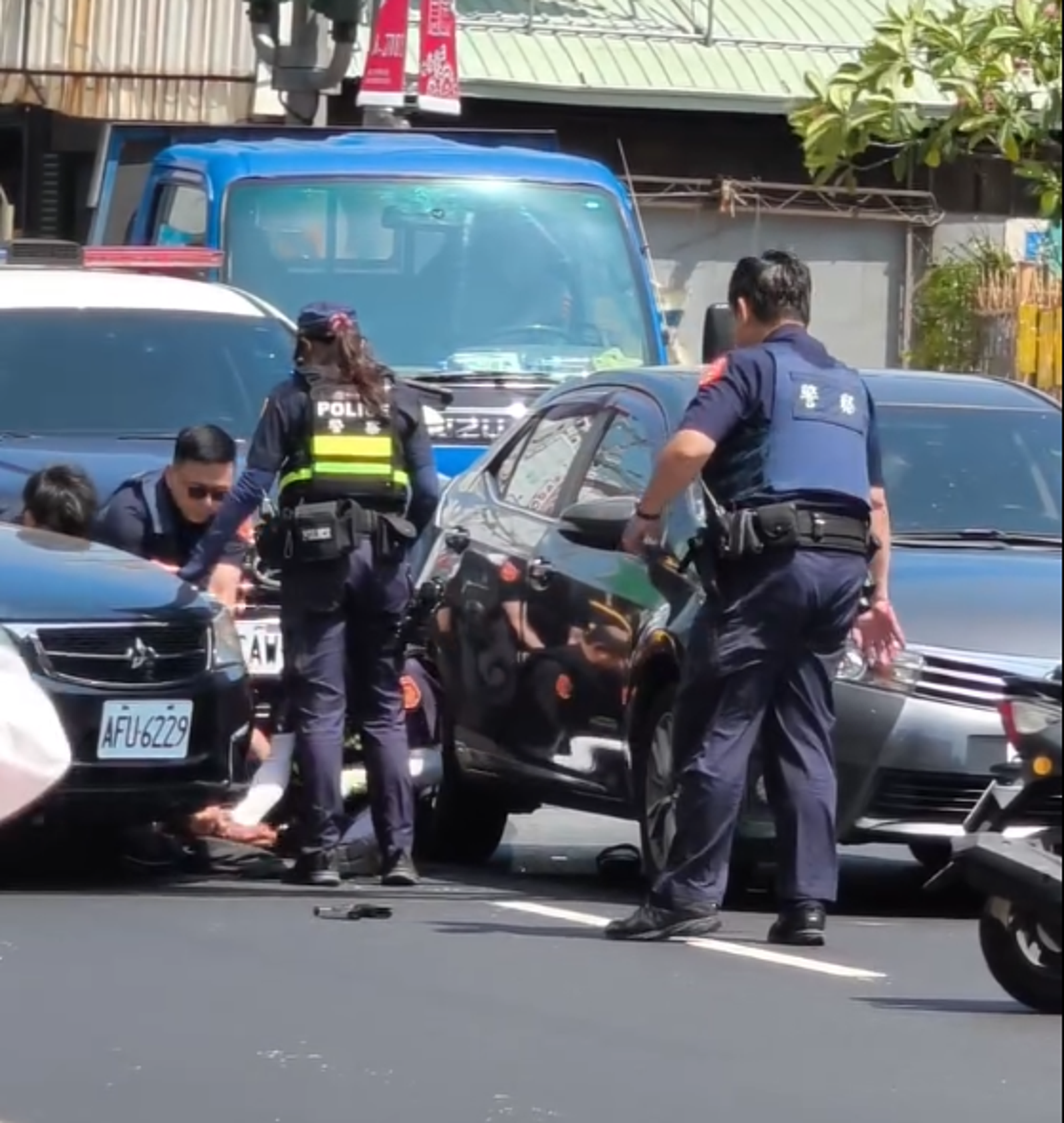 雲林強盜犯竄府城!勇警車陣中破窗濺血逮人、搜出槍毒 網讚:甕中捉鱉