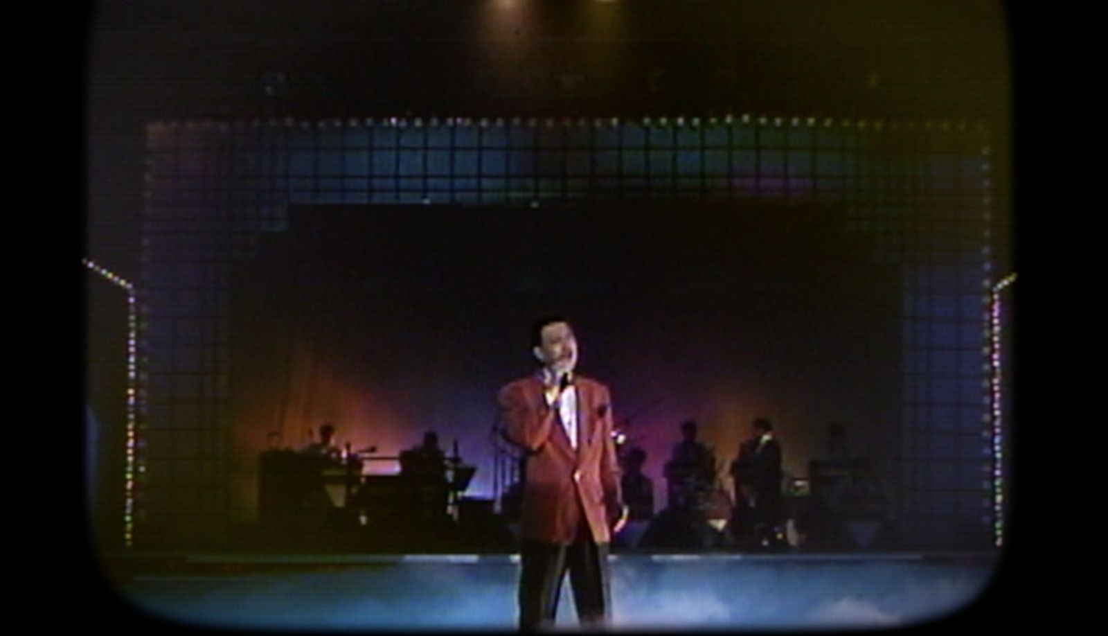 余天憶起在秀場共度的點滴。高雄流行音樂中心提供