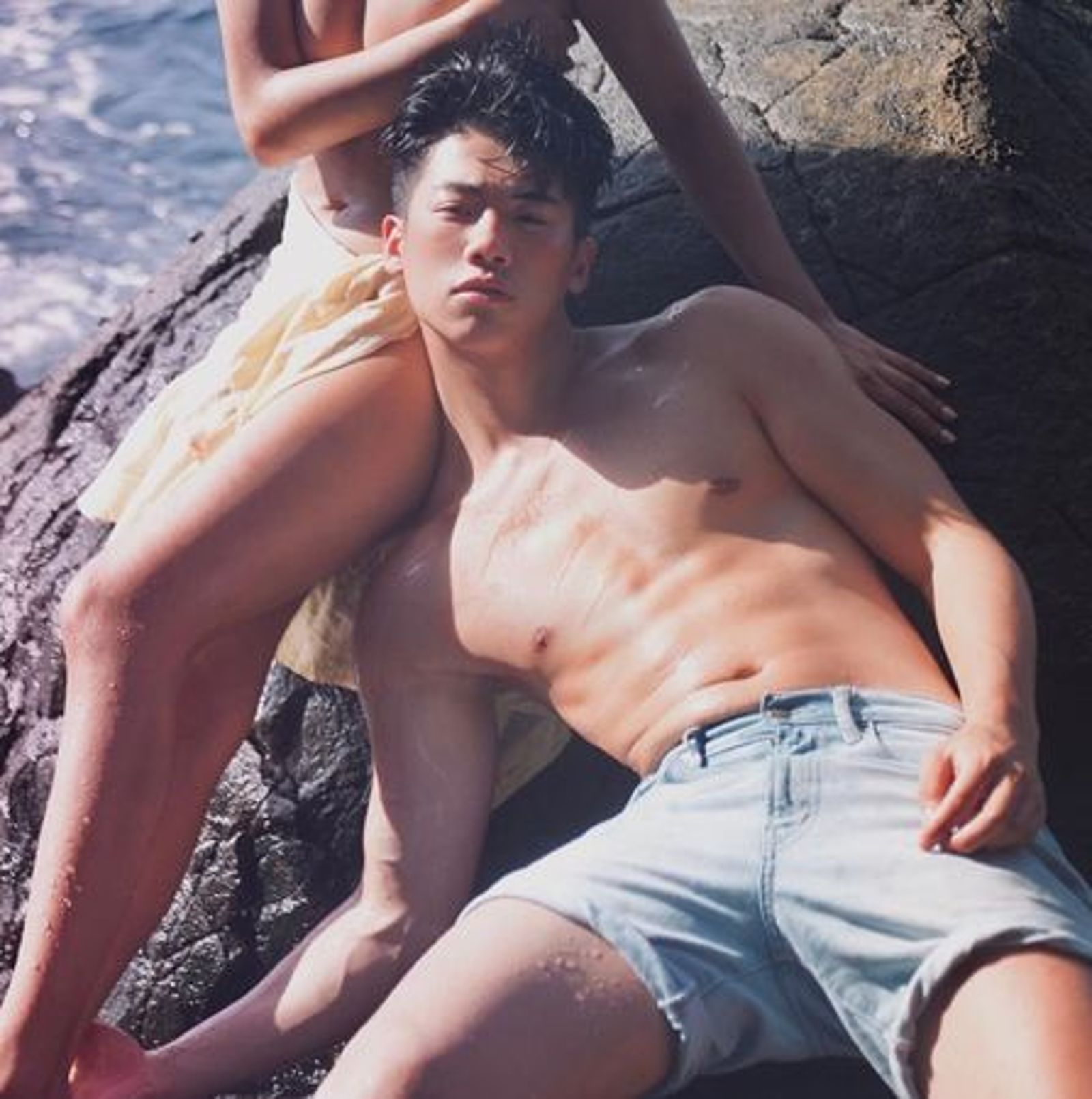 范成章和上空女子合照遭質疑女方身分。翻攝范成章IG