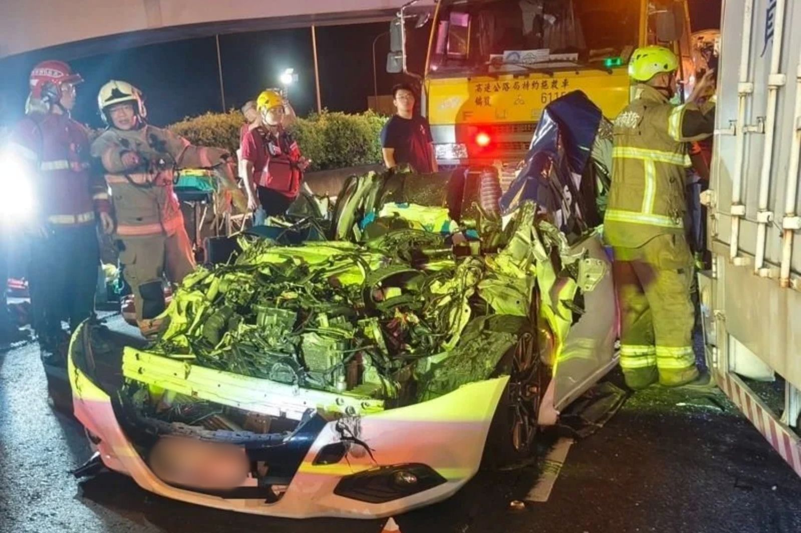 31歲女國道「遭4大車夾擊」慘死！肇事司機大喊「鬼遮眼」害的