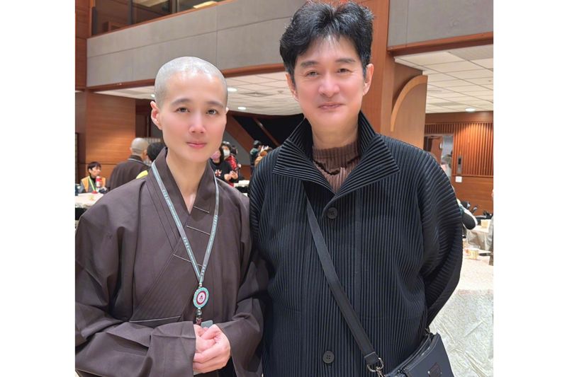 曾嗆「爽用健保」黃安自曝「2親妹全出家」！大妹台大法律學霸畢業秒落髮　29年後小妹也剃度