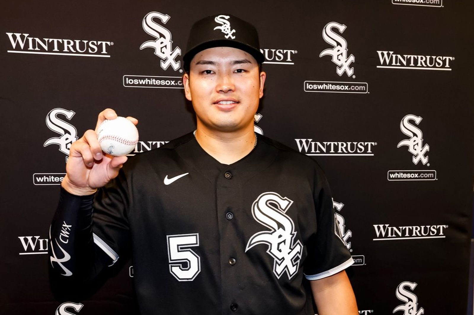 白襪村上宗隆大聯盟首秀開轟 賽後笑稱成功迴避大谷髮型