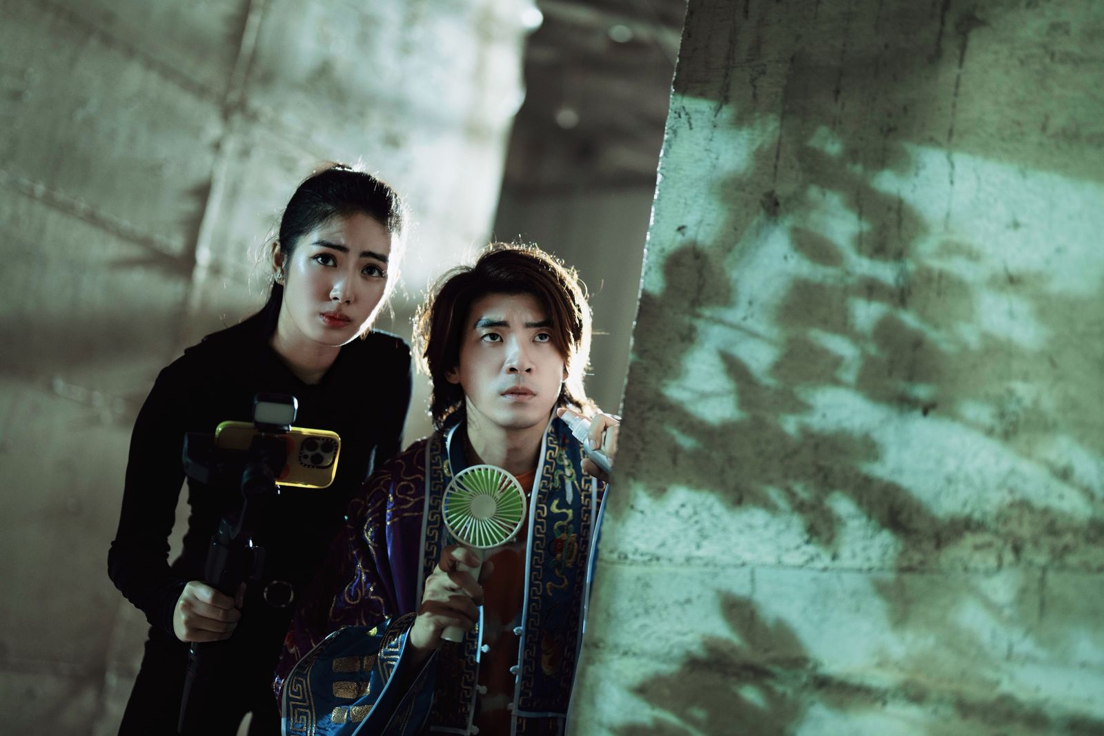 林哲熹成魯蛇驅魔師　《叫我驅魔男神》直播賣假貨手機驚人鬼轉