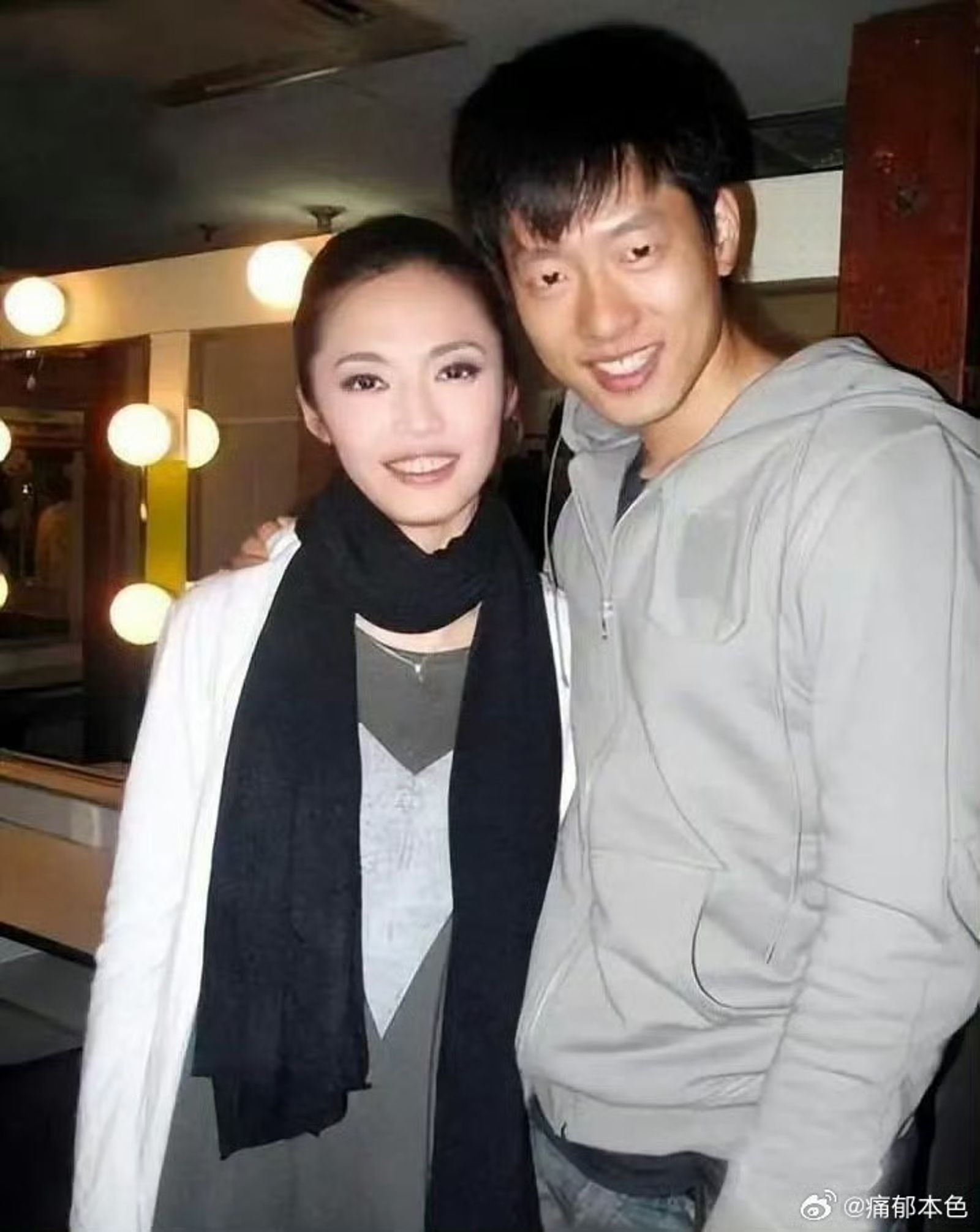 姚晨（左）與第一任前夫凌瀟肅學生時期就交往。翻攝微博