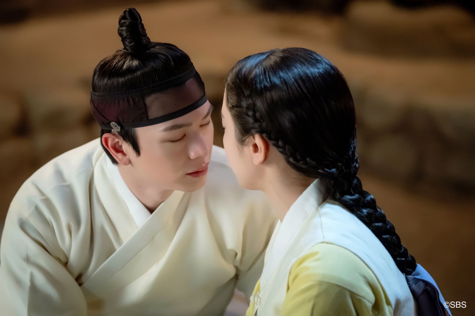 陸星材《鬼宮》親出高收視 超甜強吻名場面全網暴動啦