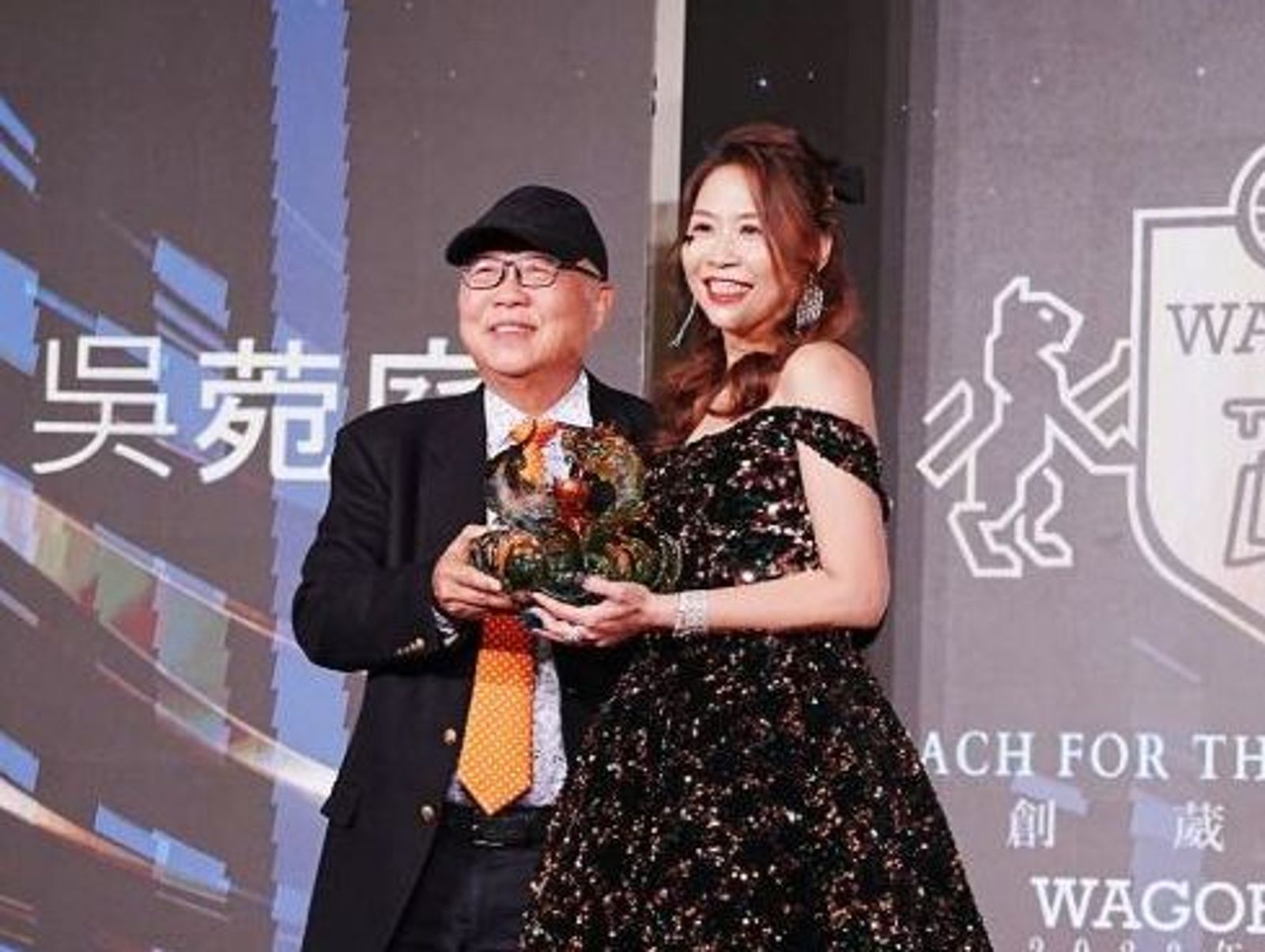 金錢豹董娘狠削上億校產!爽買名牌包、勞斯萊斯 檢調突擊搜索葳格校園扣手機
