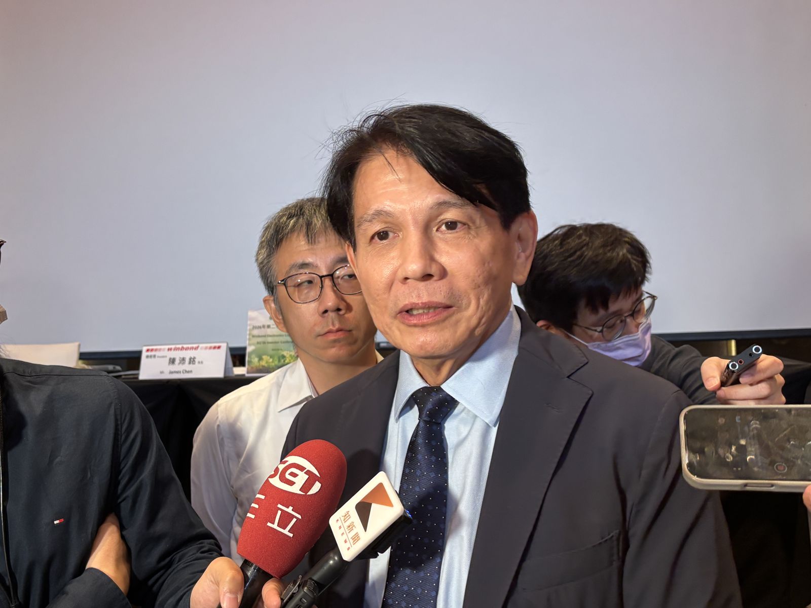 記憶體供不應求!華邦電LTA佔5成產能 陳沛銘:AI讓記憶體變戰略物資