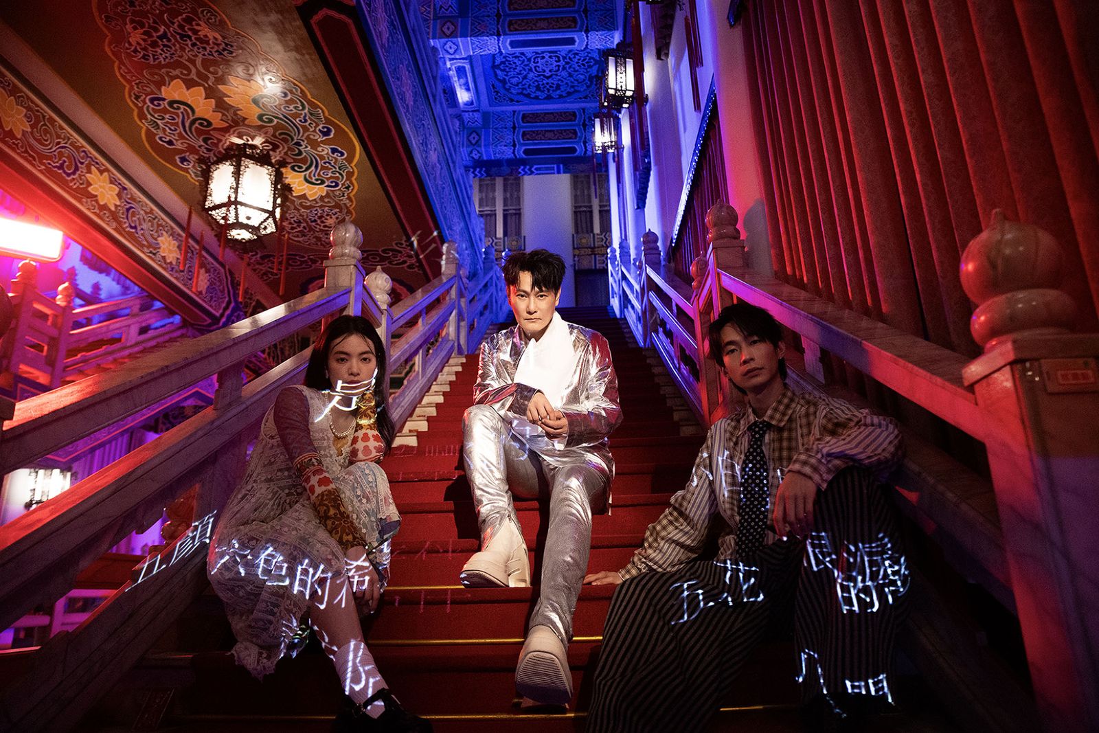 張信哲日前拍攝新歌〈屬於我們的故事〉MV。潮水音樂提供