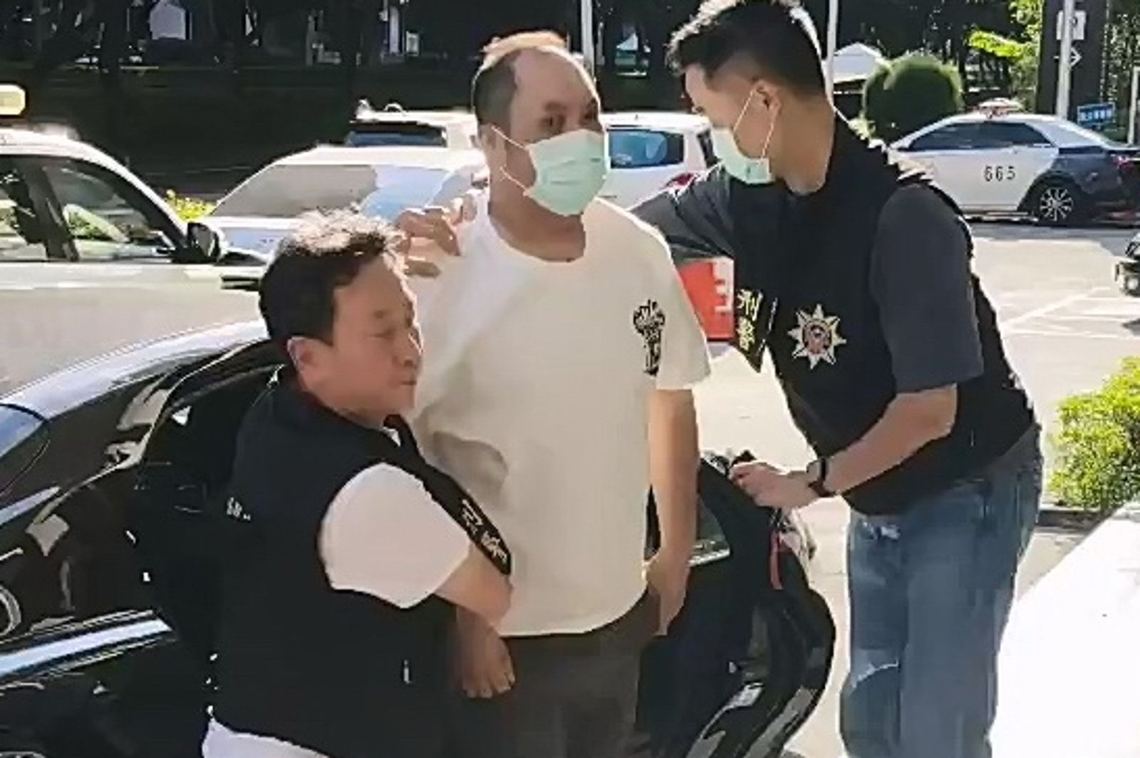 住對面旅館等下手!港男毆傷矢板換裝逃逸 警研判「演講性質」直奔機場抓人