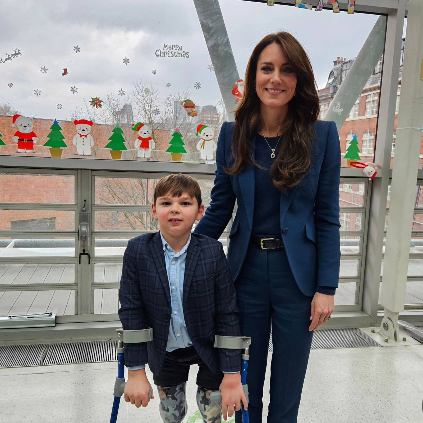 托尼在防止虐待兒童方面做出的貢獻而榮獲大英帝國勳章。圖／翻攝自FB／Tony Hudgell Foundation