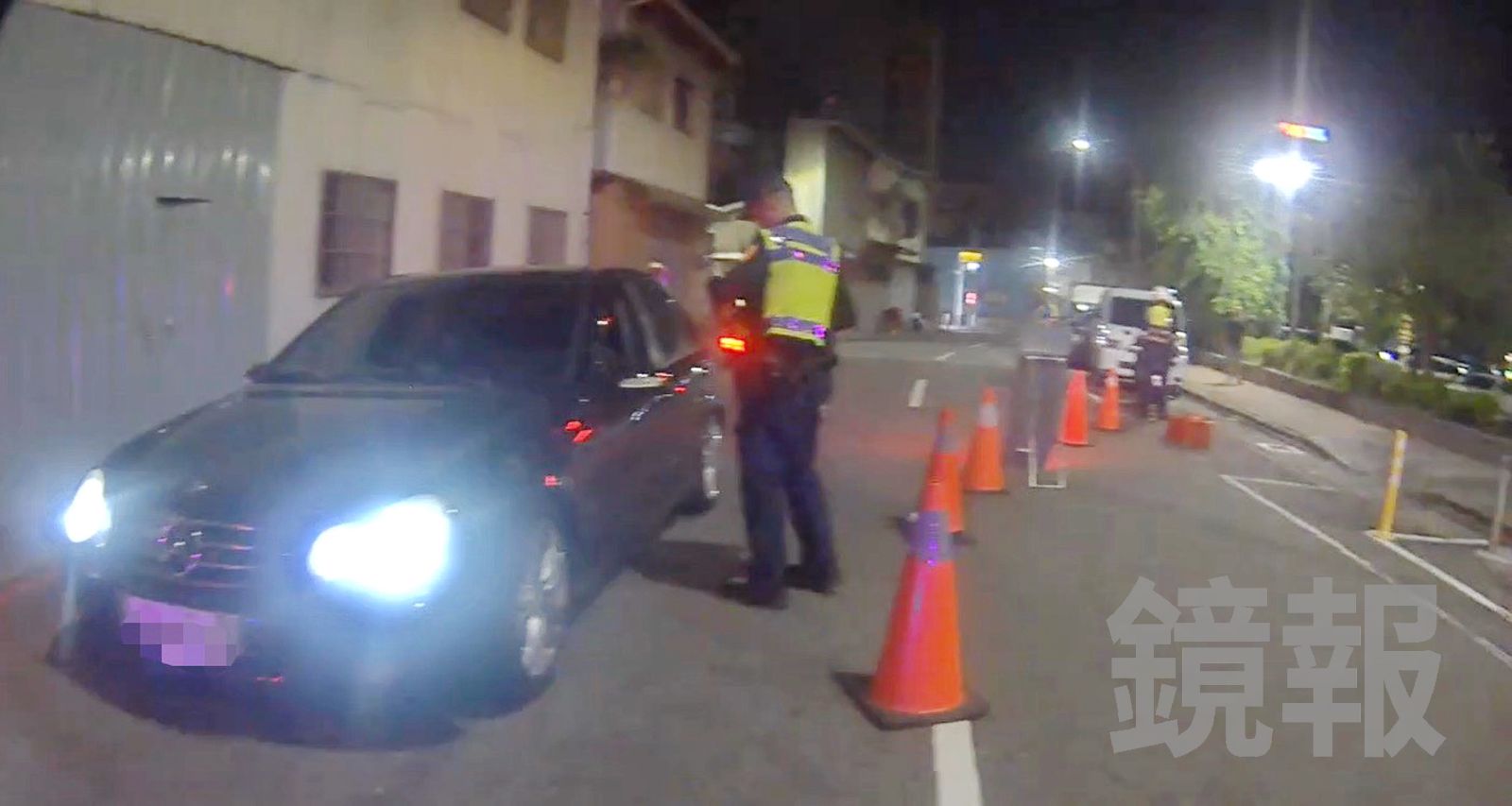 台中警方在柳川西路執行路檢，查獲男子毒駕上路，當場送辦。民眾提供